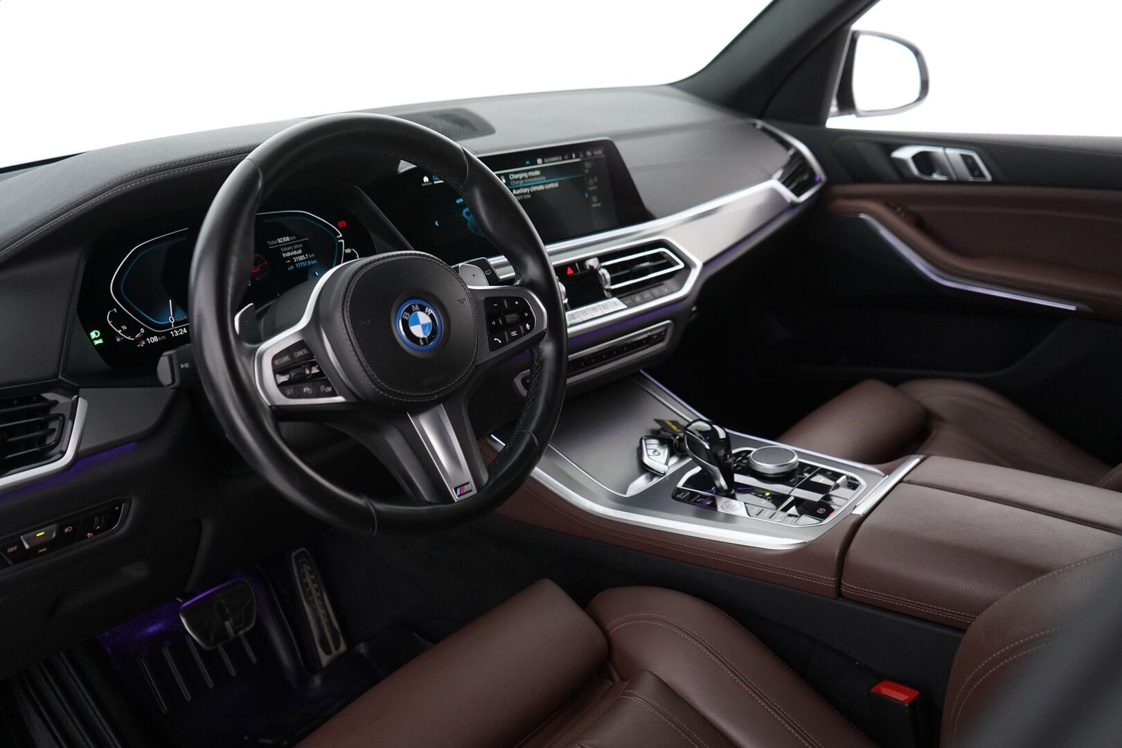 BMW X5 2022 G05 xDrive45e A Charged Edition - Ruskeat nahat | ACC | Kamera | Suomi-auto | Ilma-Alusta | 2 Renkaat | Juuri huollettu