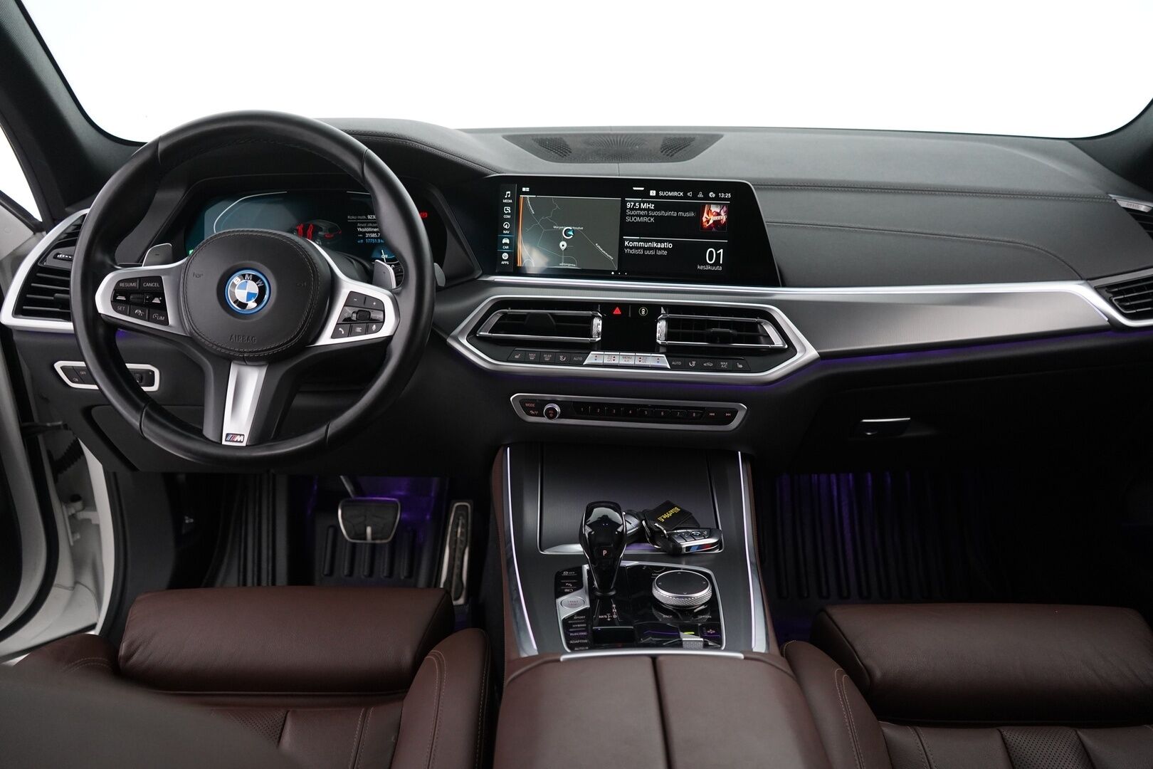 BMW X5 2022 G05 xDrive45e A Charged Edition - Ruskeat nahat | ACC | Kamera | Suomi-auto | Ilma-Alusta | 2 Renkaat | Juuri huollettu