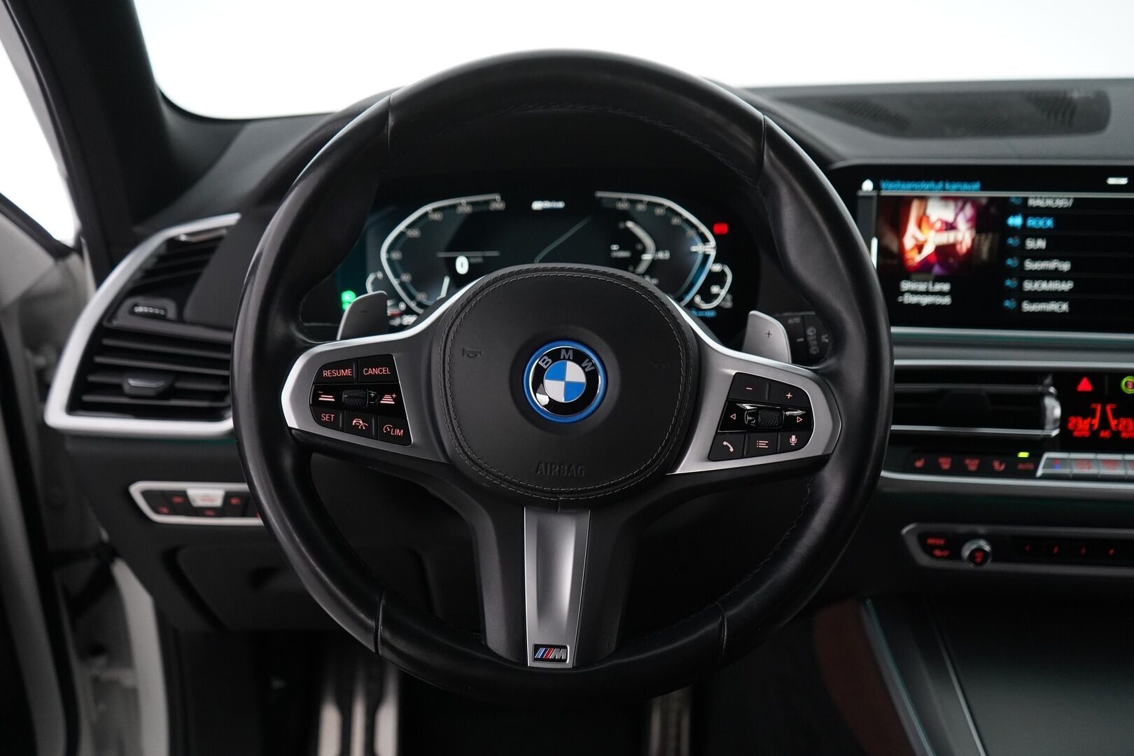 BMW X5 2022 G05 xDrive45e A Charged Edition - Ruskeat nahat | ACC | Kamera | Suomi-auto | Ilma-Alusta | 2 Renkaat