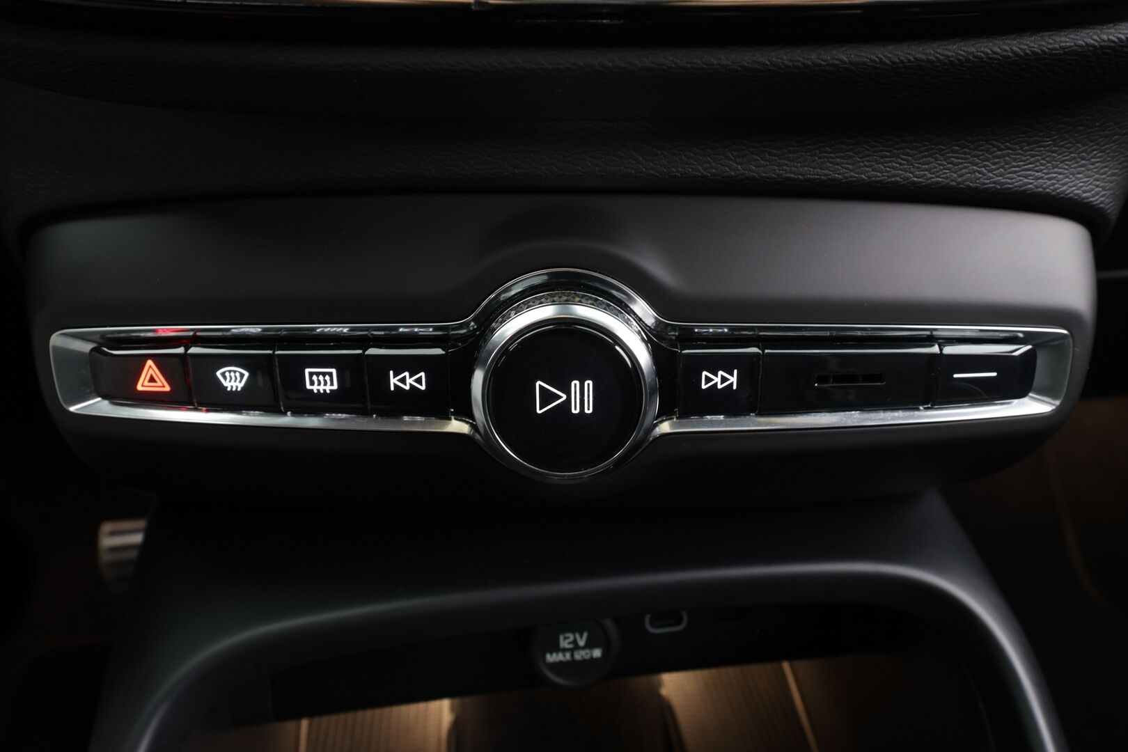 Volvo XC40 2022 Recharge Twin Business Pro aut * ACC / ILP / H&K / 360° / Muistipenkki / Panorama / Koukku / Full LED / BLIS / Facelift * - 1.Om Suomi-auto / Akku kuntotarkastettu / Kahdet renkaat aluvanteilla / Merkkihuollettu / Hyvät varusteet! - HULLUT JOULUT KORKOTARJOUS 2,49% 