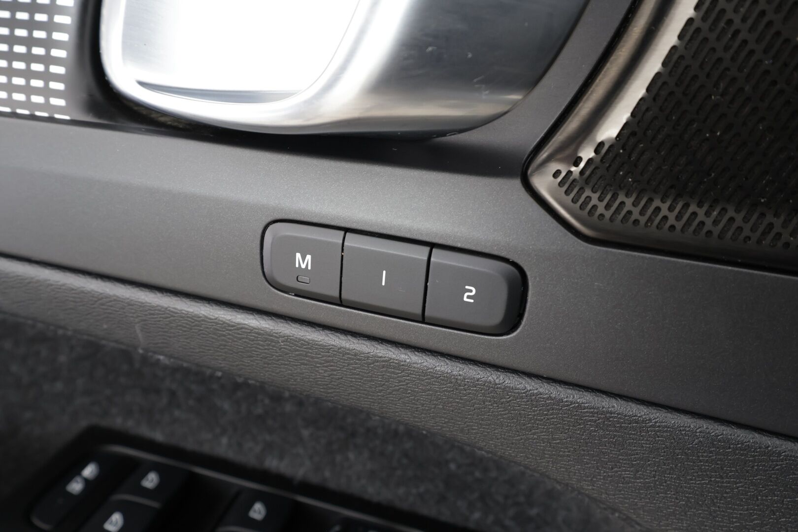 Volvo XC40 2022 Recharge Twin Business Pro aut * ACC / ILP / H&K / 360° / Muistipenkki / Panorama / Koukku / Full LED / BLIS / Facelift * - 1.Om Suomi-auto / Akku kuntotarkastettu / Kahdet renkaat aluvanteilla / Merkkihuollettu / Hyvät varusteet! - HULLUT JOULUT KORKOTARJOUS 2,49% 