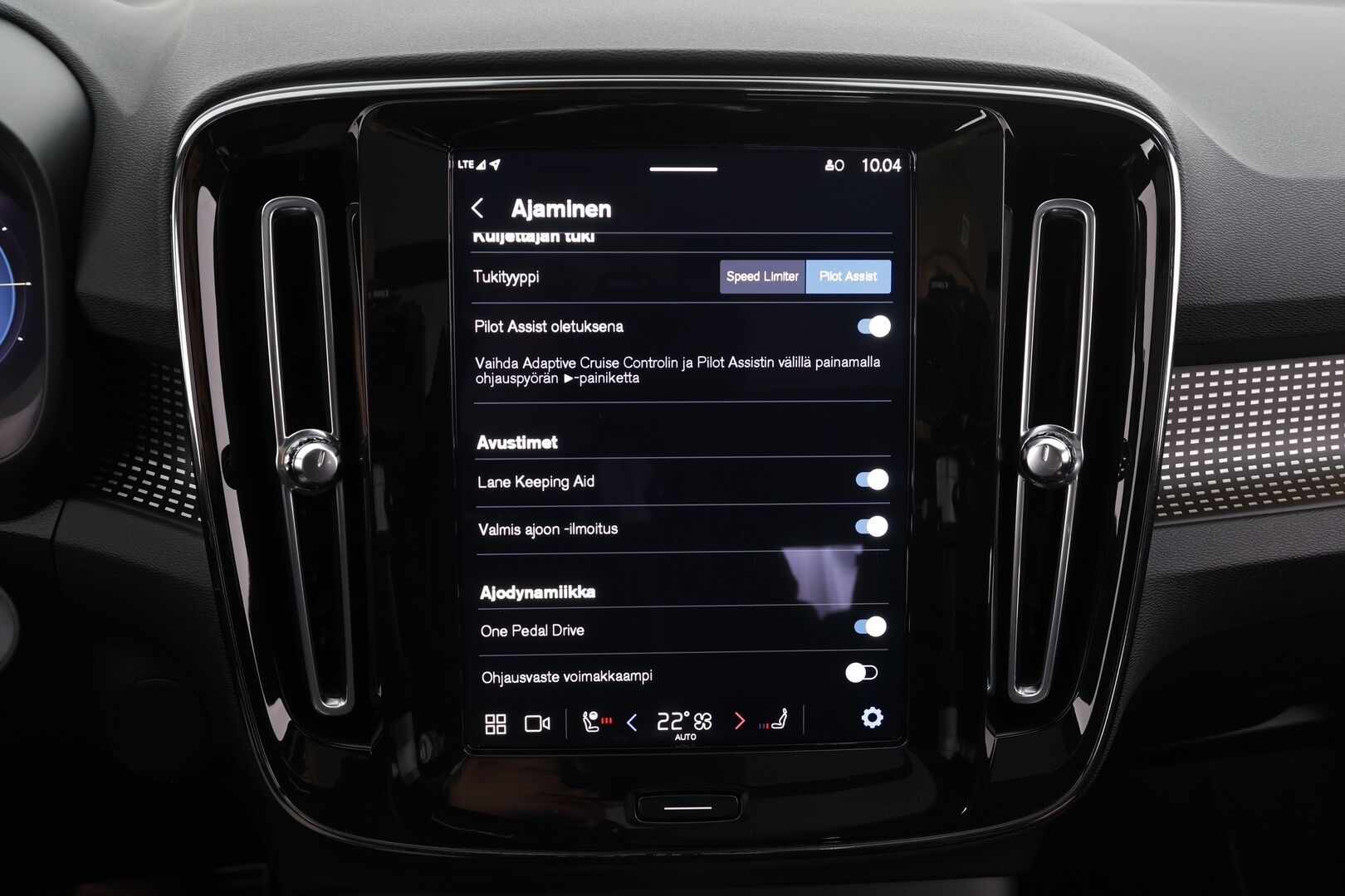 Volvo XC40 2022 Recharge Twin Business Pro aut * ACC / ILP / H&K / 360° / Muistipenkki / Panorama / Koukku / Full LED / BLIS / Facelift * - 1.Om Suomi-auto / Akku kuntotarkastettu / Kahdet renkaat aluvanteilla / Merkkihuollettu / Hyvät varusteet! - HULLUT JOULUT KORKOTARJOUS 2,49% 