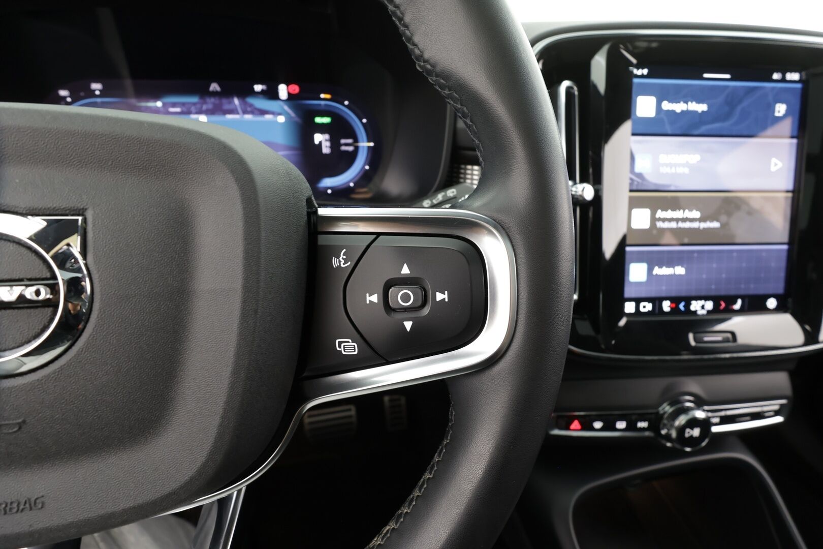 Volvo XC40 2022 Recharge Twin Business Pro aut * ACC / ILP / H&K / 360° / Muistipenkki / Panorama / Koukku / Full LED / BLIS / Facelift * - 1.Om Suomi-auto / Akku kuntotarkastettu / Kahdet renkaat aluvanteilla / Merkkihuollettu / Hyvät varusteet! - HULLUT JOULUT KORKOTARJOUS 2,49% 