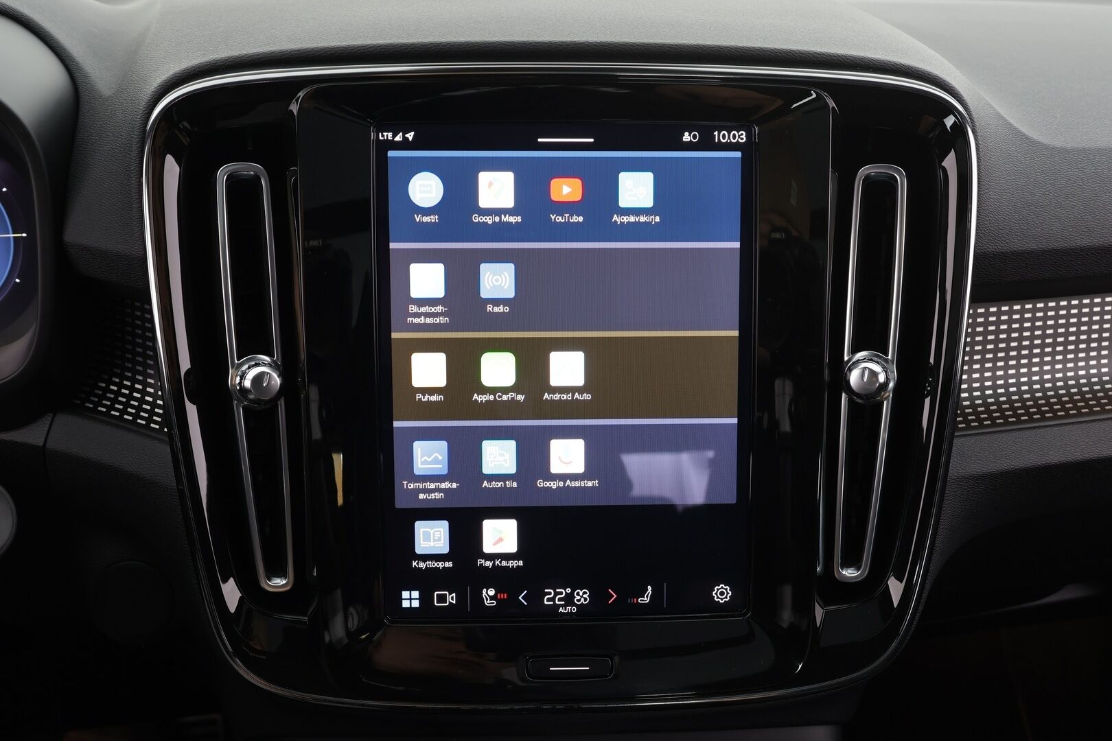 Volvo XC40 2022 Recharge Twin Business Pro aut * ACC / ILP / H&K / 360° / Muistipenkki / Panorama / Koukku / Full LED / BLIS / Facelift * - 1.Om Suomi-auto / Akku kuntotarkastettu / Kahdet renkaat aluvanteilla / Merkkihuollettu / Hyvät varusteet! - HULLUT JOULUT KORKOTARJOUS 2,49% 