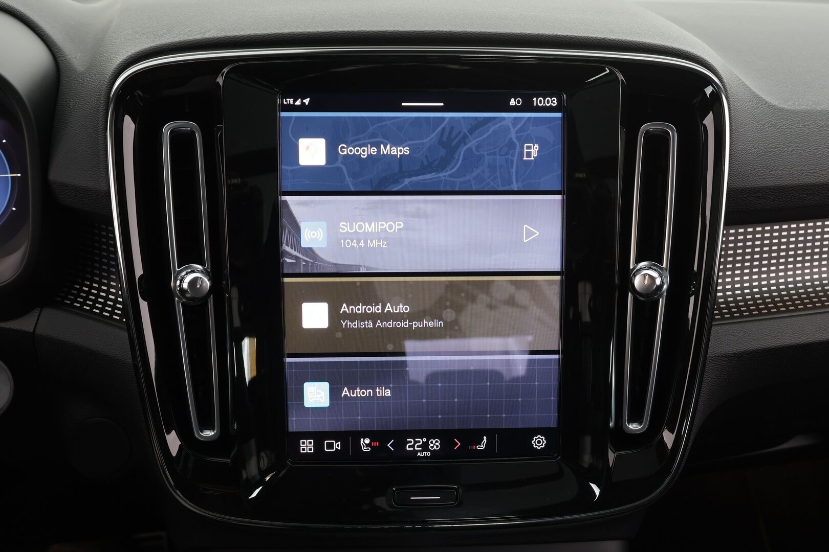 Volvo XC40 2022 Recharge Twin Business Pro aut * ACC / ILP / H&K / 360° / Muistipenkki / Panorama / Koukku / Full LED / BLIS / Facelift * - 1.Om Suomi-auto / Akku kuntotarkastettu / Kahdet renkaat aluvanteilla / Merkkihuollettu / Hyvät varusteet! - HULLUT JOULUT KORKOTARJOUS 2,49% 