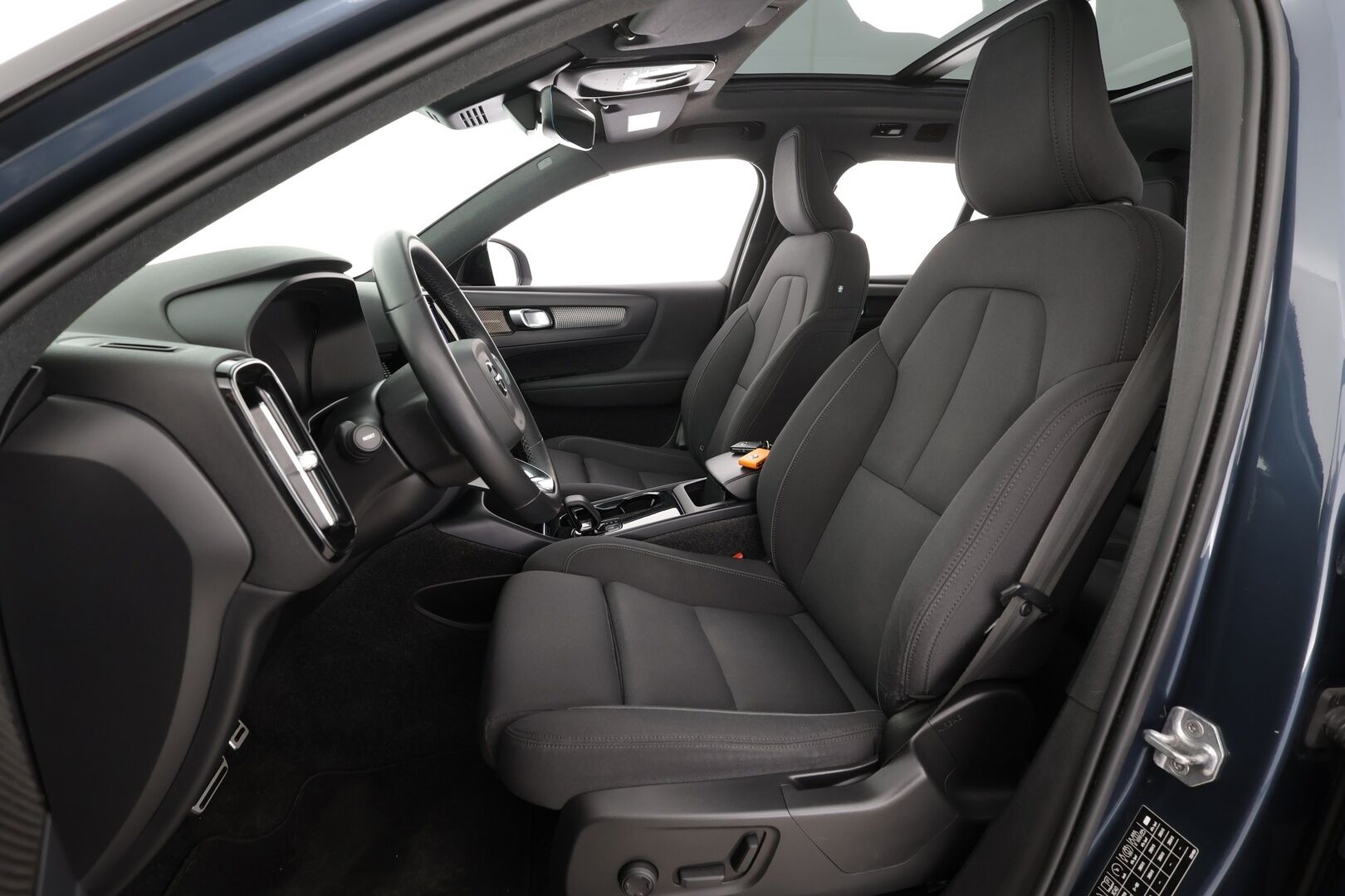 Volvo XC40 2022 Recharge Twin Business Pro aut * ACC / ILP / H&K / 360° / Muistipenkki / Panorama / Koukku / Full LED / BLIS / Facelift * - 1.Om Suomi-auto / Akku kuntotarkastettu / Kahdet renkaat aluvanteilla / Merkkihuollettu / Hyvät varusteet! - HULLUT JOULUT KORKOTARJOUS 2,49% 