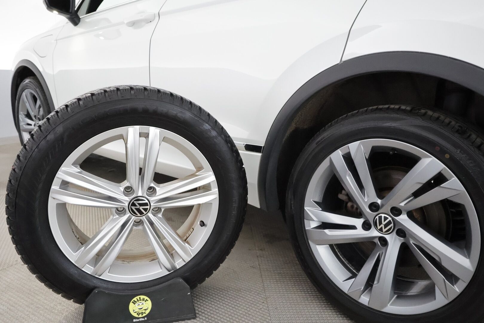 Volkswagen Tiguan 2021 R-Line eHybrid 180 kW DSG-automaatti **Adapt.Vakkari / Matrix-LED / P.kamera / Muistipenkit / Lohkolämmitin / Koukku** - 3,99 % KORKOTARJOUS TÄHÄN AUTOON - Suomi-auto / Kahdet Renkaat