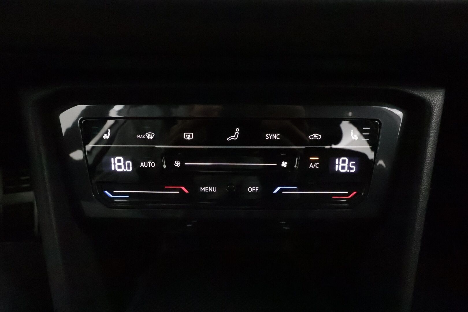 Volkswagen Tiguan 2021 R-Line eHybrid 180 kW DSG-automaatti **Adapt.Vakkari / Matrix-LED / P.kamera / Muistipenkit / Lohkolämmitin / Koukku** - 3,99 % KORKOTARJOUS TÄHÄN AUTOON - Suomi-auto / Kahdet Renkaat