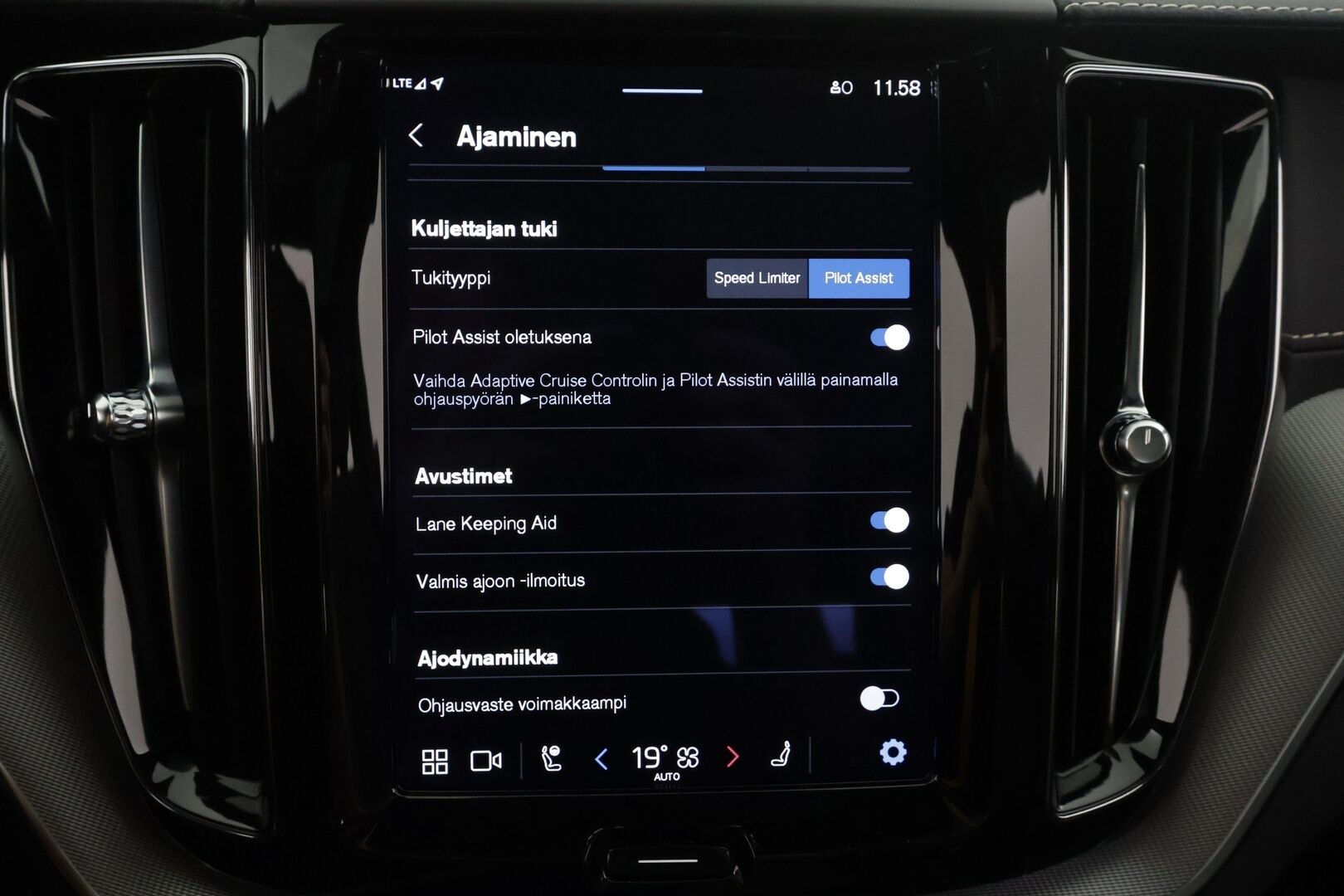 Volvo XC60 2022 T8 TwE AWD Business Polestar Engineered aut - | ACC | Webasto | Öhlins | Harman/Kardon | Panorama | Sporttipenkit muistilla | 360° | Full-LED Active | BLIS | Pilot Assist | 2x renkaat aluin | 