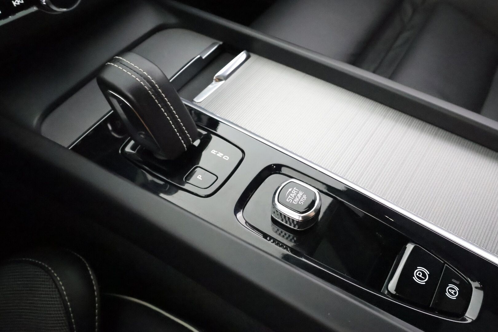 Volvo XC60 2022 T8 TwE AWD Business Polestar Engineered aut - | ACC | Webasto | Öhlins | Harman/Kardon | Panorama | Sporttipenkit muistilla | 360° | Full-LED Active | BLIS | Pilot Assist | 2x renkaat aluin | 