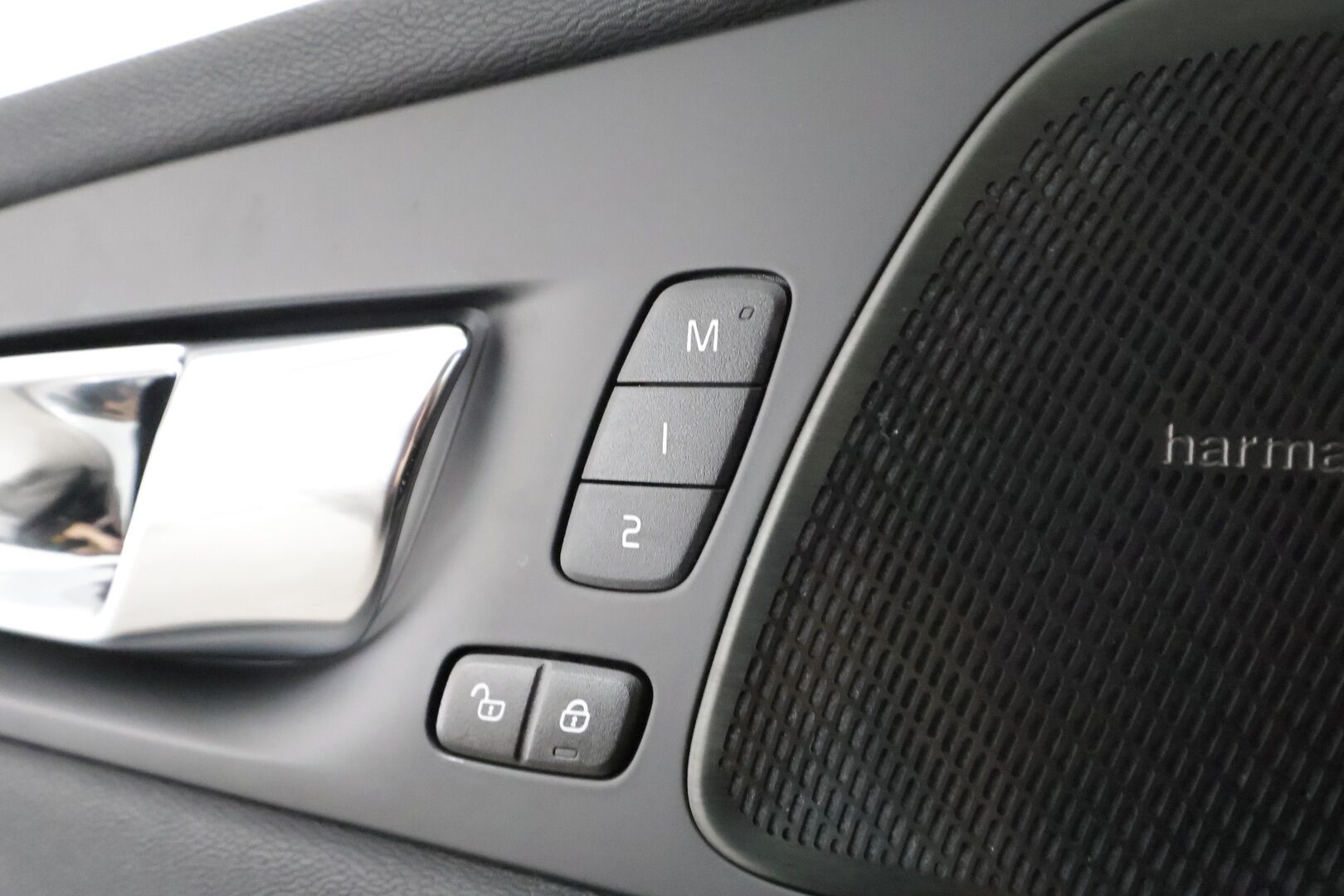 Volvo XC60 2022 T8 TwE AWD Business Polestar Engineered aut - | ACC | Webasto | Öhlins | Harman/Kardon | Panorama | Sporttipenkit muistilla | 360° | Full-LED Active | BLIS | Pilot Assist | 2x renkaat aluin | 