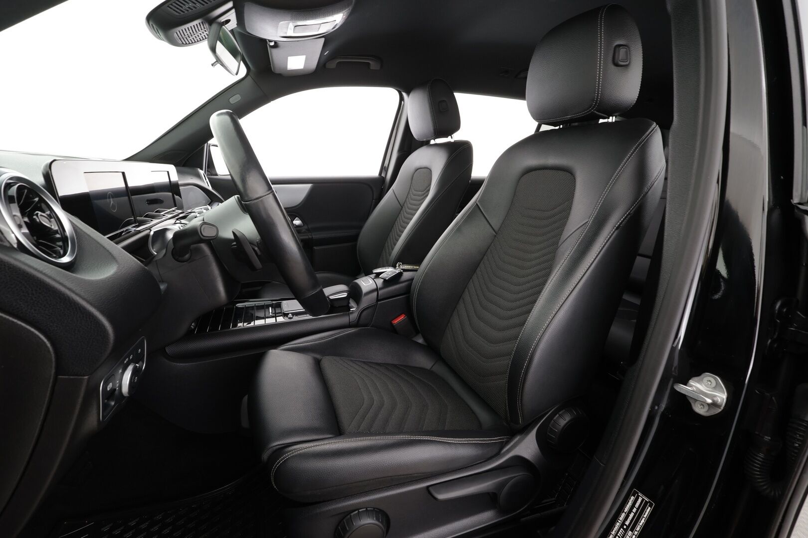 Mercedes-Benz GLB 2022 200 d 4MATIC A Business * Webasto / Koukku / LED-High Performance / P.Kamera / Sportpenkit / Navi / Kaistavahti * - 1-om Suomi-auto / Kahdet renkaat - HULLUT BLACKWEEK JATKOT - KORKOTARJOUS 2,49%