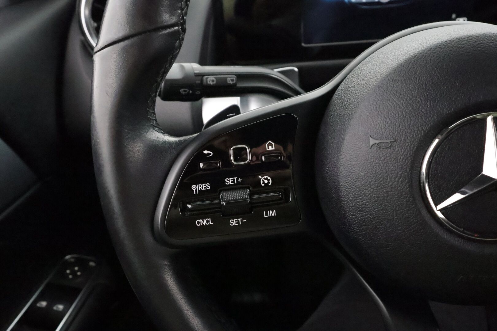 Mercedes-Benz GLB 2022 200 d 4MATIC A Business * Webasto / Koukku / LED-High Performance / P.Kamera / Sportpenkit / Navi / Kaistavahti * - 1-om Suomi-auto / Kahdet renkaat - HULLUT BLACKWEEK JATKOT - KORKOTARJOUS 2,49%