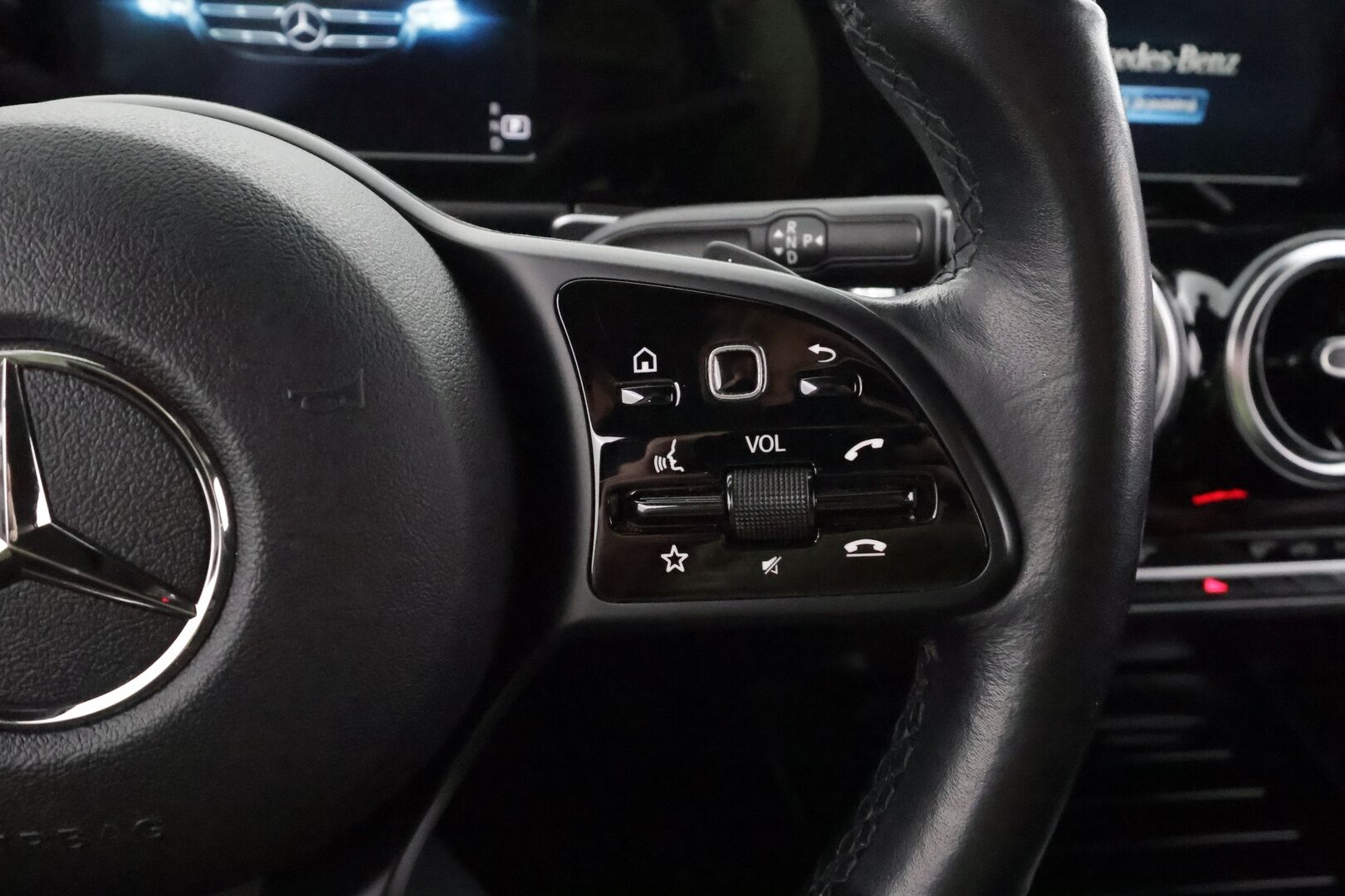 Mercedes-Benz GLB 2022 200 d 4MATIC A Business * Webasto / Koukku / LED-High Performance / P.Kamera / Sportpenkit / Navi / Kaistavahti * - 1-om Suomi-auto / Kahdet renkaat - HULLUT BLACKWEEK JATKOT - KORKOTARJOUS 2,49%