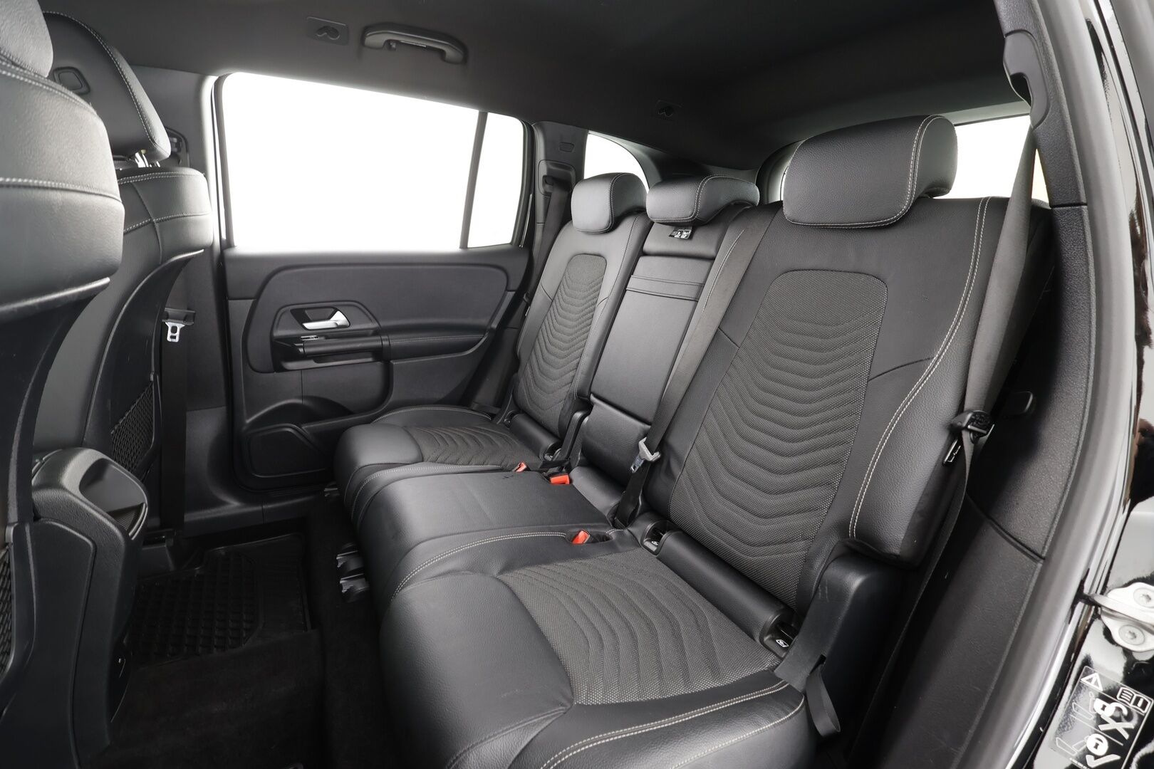 Mercedes-Benz GLB 2022 200 d 4MATIC A Business * Webasto / Koukku / LED-High Performance / P.Kamera / Sportpenkit / Navi / Kaistavahti * - 1-om Suomi-auto / Kahdet renkaat - HULLUT BLACKWEEK JATKOT - KORKOTARJOUS 2,49%