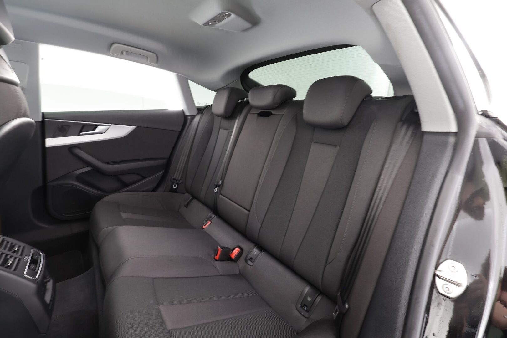 Audi A5 2022 Sportback Business Advanced 30 TDI S tronic * Webasto / Vakkari / P.kamera / Matrix LED / Koukku / Sporttipenkit * - Kahdet renkaat aluvanteilla / Juuri huollettu - HULLUT BLACKWEEK JATKOT - KORKOTARJOUS 2,49%