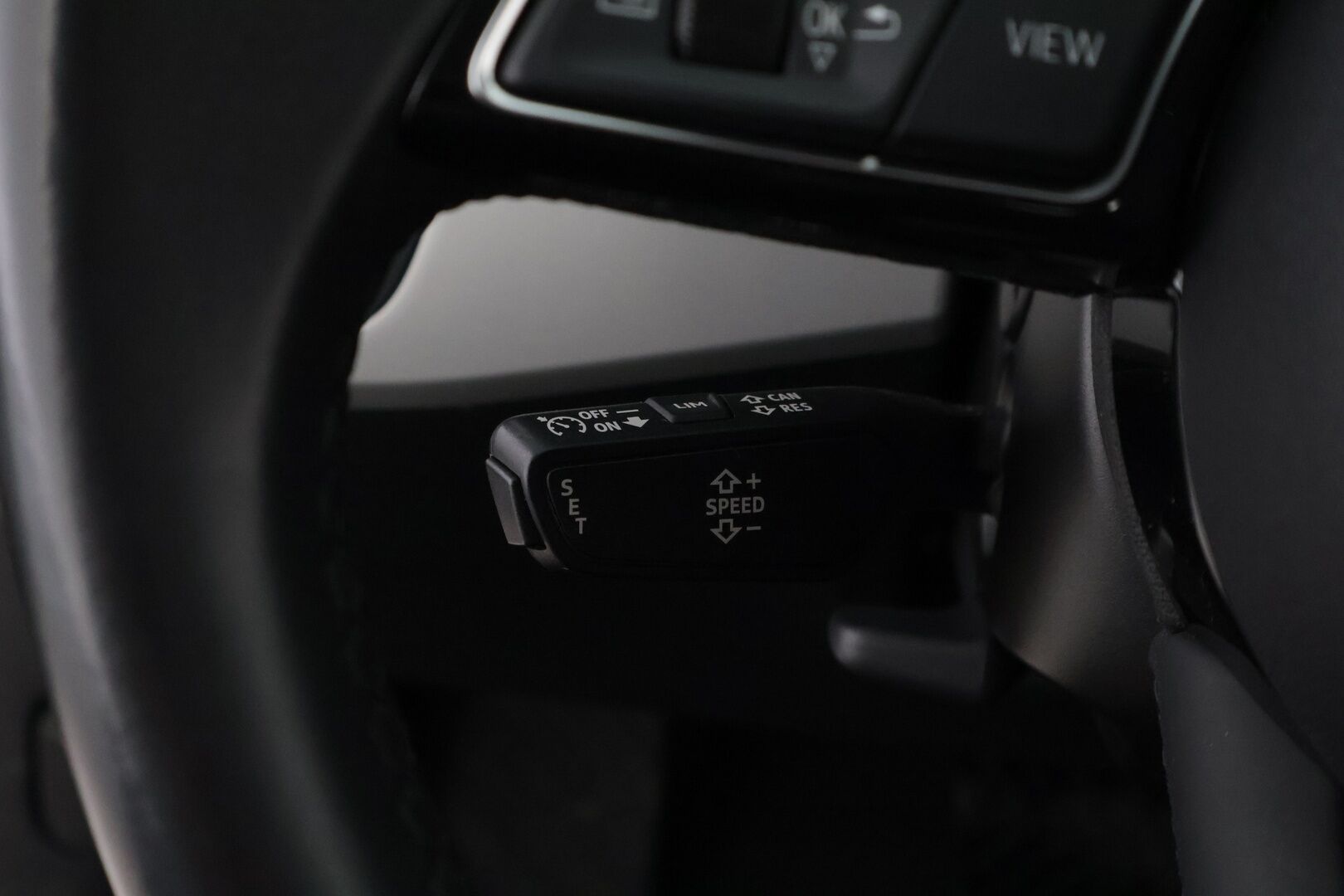 Audi A5 2022 Sportback Business Advanced 30 TDI S tronic * Webasto / Peruutuskamera / Matrix LED / Vetokoukku / Sporttipenkit * - Kahdet renkaat aluvanteilla / Juuri huollettu - HULLUT AVAJAISHULINAT KORKOTARJOUS 3,29 %