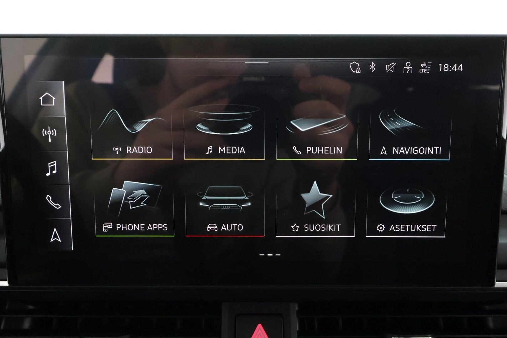 Audi A5 2022 Sportback Business Advanced 30 TDI S tronic * Webasto / Peruutuskamera / Matrix LED / Vetokoukku / Sporttipenkit * - Kahdet renkaat aluvanteilla / Juuri huollettu - HULLUT AVAJAISHULINAT KORKOTARJOUS 3,29 %