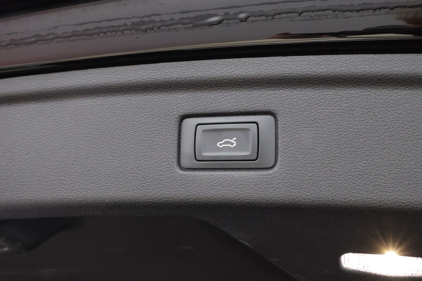 Audi A5 2022 Sportback Business Advanced 30 TDI S tronic * Webasto / Peruutuskamera / Matrix LED / Vetokoukku / Sporttipenkit * - Kahdet renkaat aluvanteilla / Juuri huollettu - HULLUT AVAJAISHULINAT KORKOTARJOUS 3,29 %