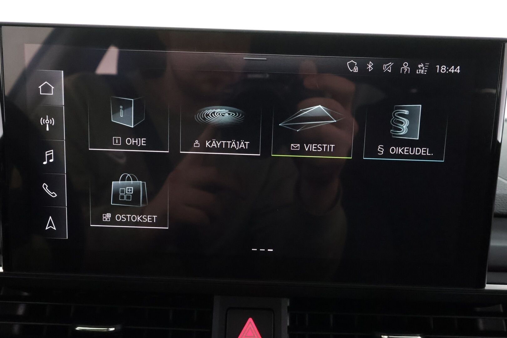 Audi A5 2022 Sportback Business Advanced 30 TDI S tronic * Webasto / Vakkari / P.kamera / Matrix LED / Koukku / Sporttipenkit * - Kahdet renkaat aluvanteilla / Juuri huollettu - HULLUT BLACKWEEK JATKOT - KORKOTARJOUS 2,49%