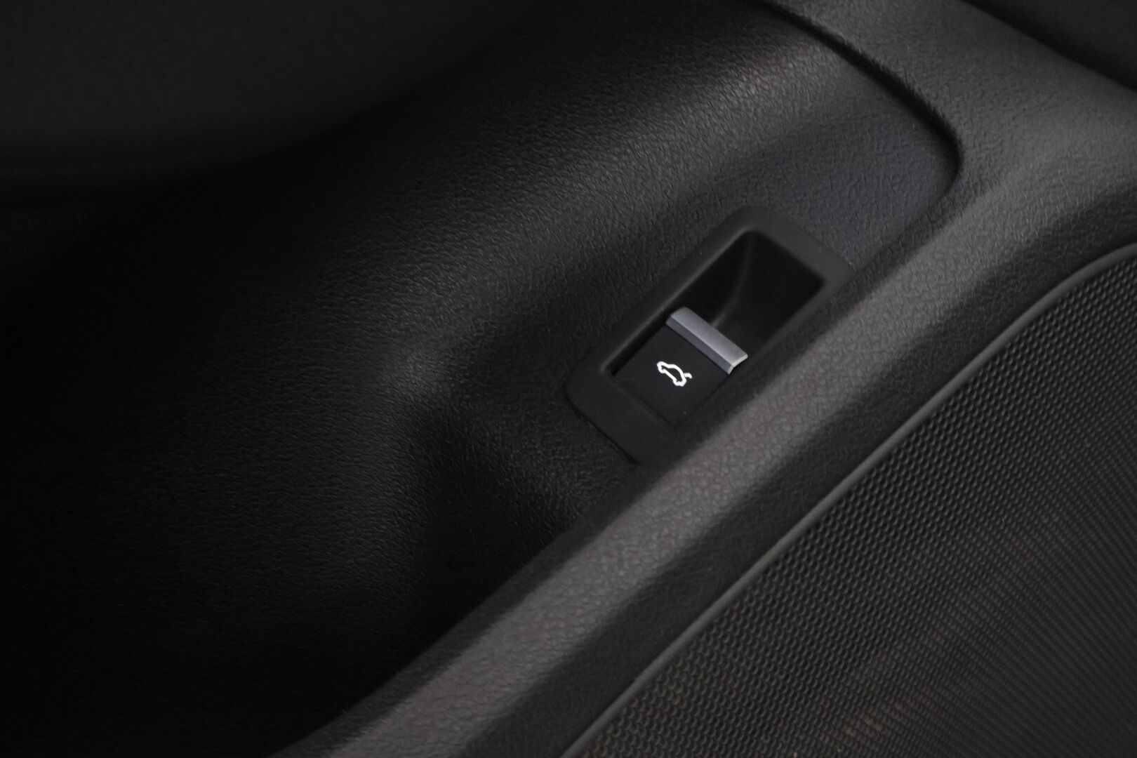 Audi A5 2022 Sportback Business Advanced 30 TDI S tronic * Webasto / Peruutuskamera / Matrix LED / Vetokoukku / Sporttipenkit * - Kahdet renkaat aluvanteilla / Juuri huollettu - HULLUT AVAJAISHULINAT KORKOTARJOUS 3,29 %