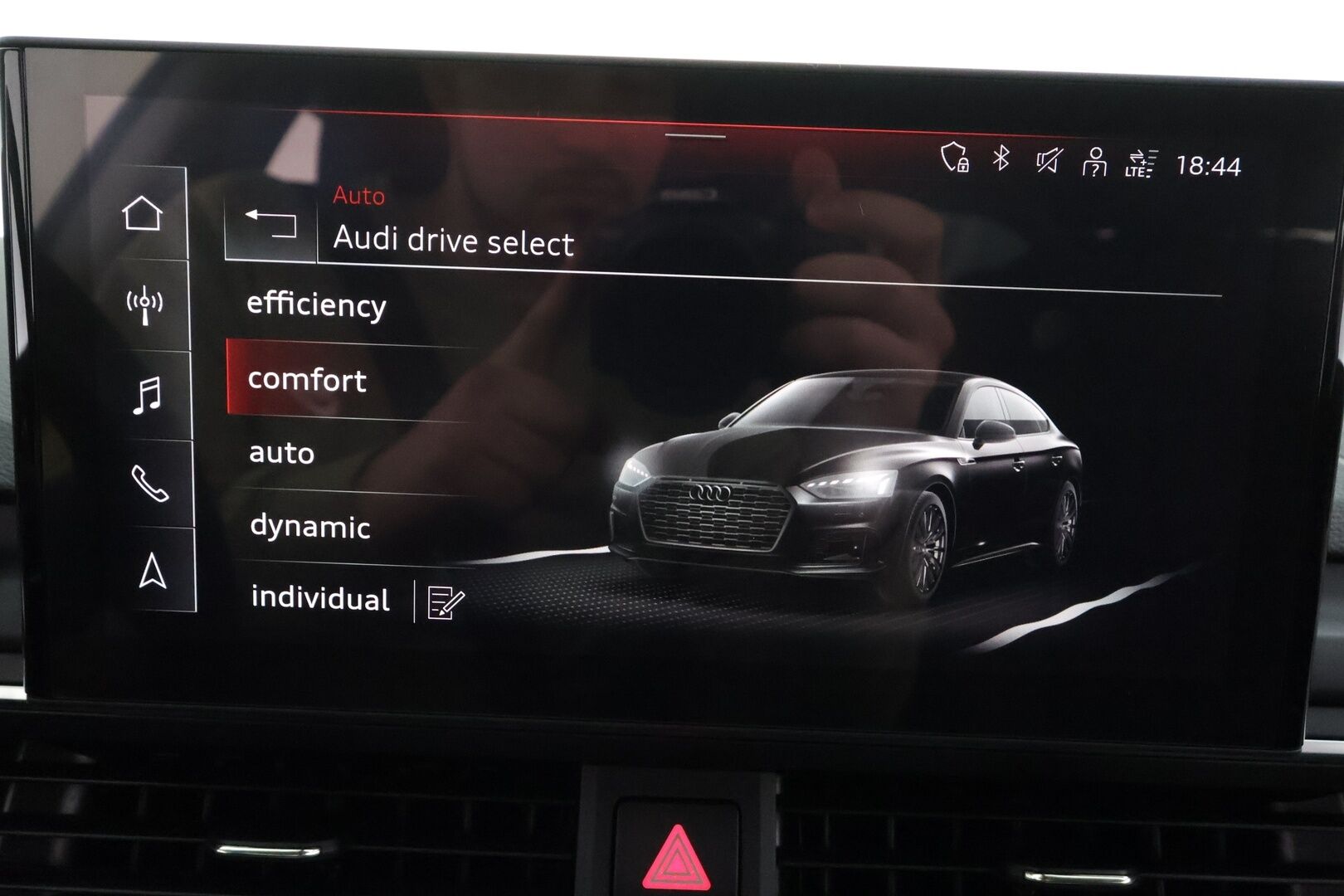 Audi A5 2022 Sportback Business Advanced 30 TDI S tronic * Webasto / Peruutuskamera / Matrix LED / Vetokoukku / Sporttipenkit / - Kahdet renkaat aluvanteilla / Juuri huollettu