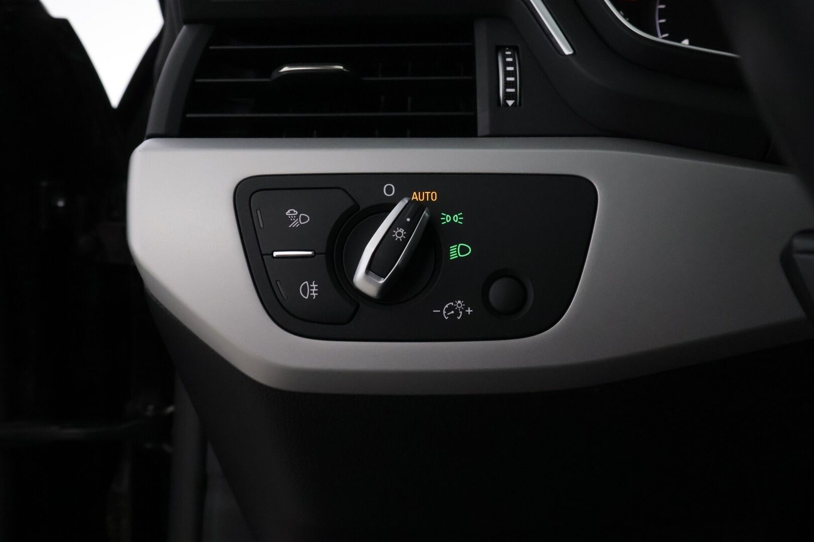 Audi A5 2022 Sportback Business Advanced 30 TDI S tronic * Webasto / Peruutuskamera / Matrix LED / Vetokoukku / Sporttipenkit * - Kahdet renkaat aluvanteilla / Juuri huollettu - HULLUT AVAJAISHULINAT KORKOTARJOUS 3,29 %