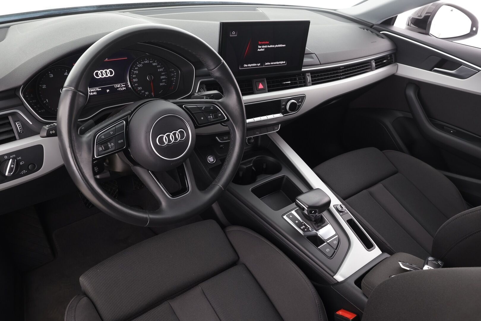 Audi A5 2022 Sportback Business Advanced 30 TDI S tronic * Webasto / Peruutuskamera / Matrix LED / Vetokoukku / Sporttipenkit * - Kahdet renkaat aluvanteilla / Juuri huollettu - HULLUT AVAJAISHULINAT KORKOTARJOUS 3,29 %