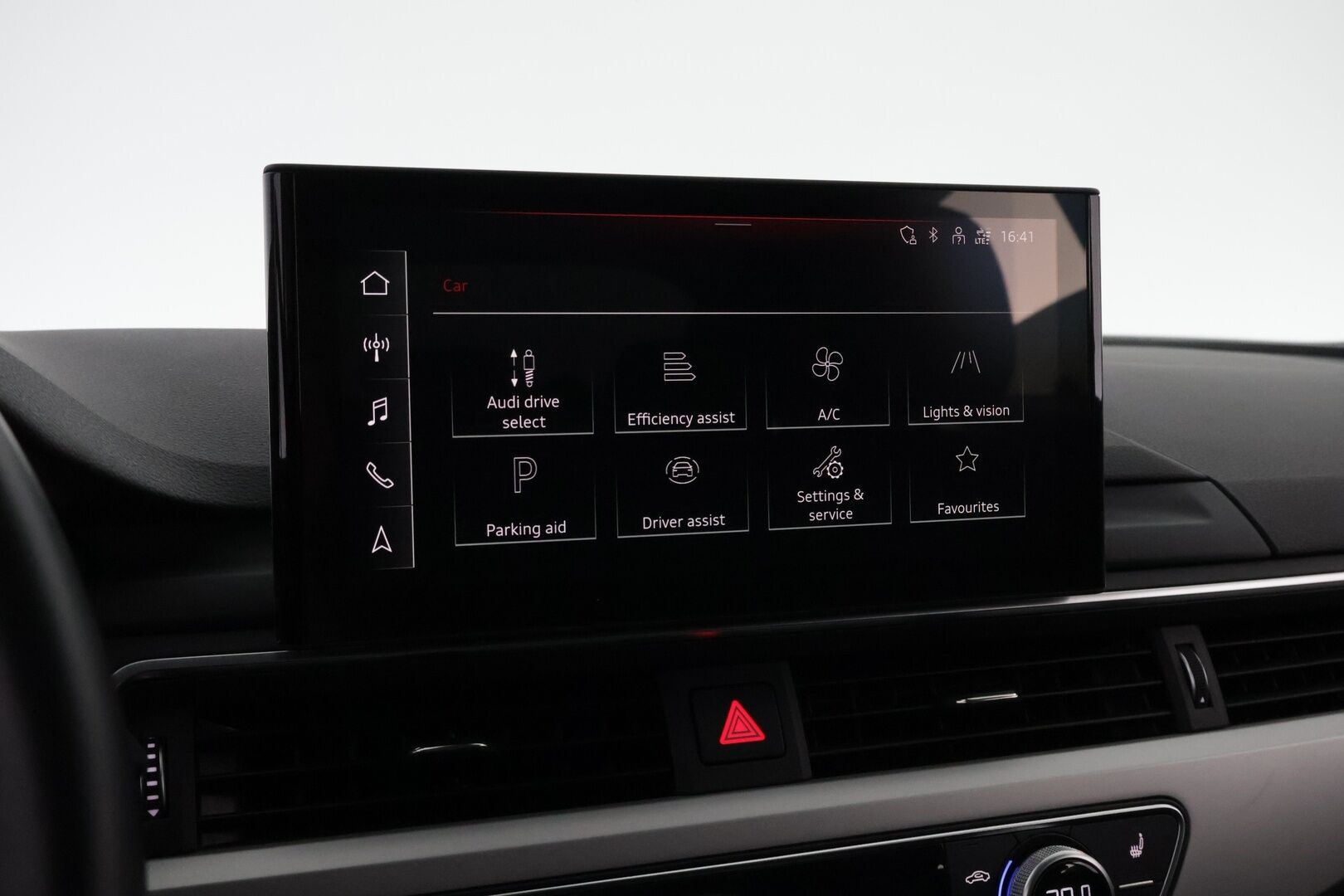 Audi A5 2022 Sportback Business Advanced 30 TDI S tronic * Webasto / Peruutuskamera / Matrix LED / Vetokoukku / Sporttipenkit * - Kahdet renkaat aluvanteilla / Juuri huollettu - HULLUT AVAJAISHULINAT KORKOTARJOUS 3,29 %