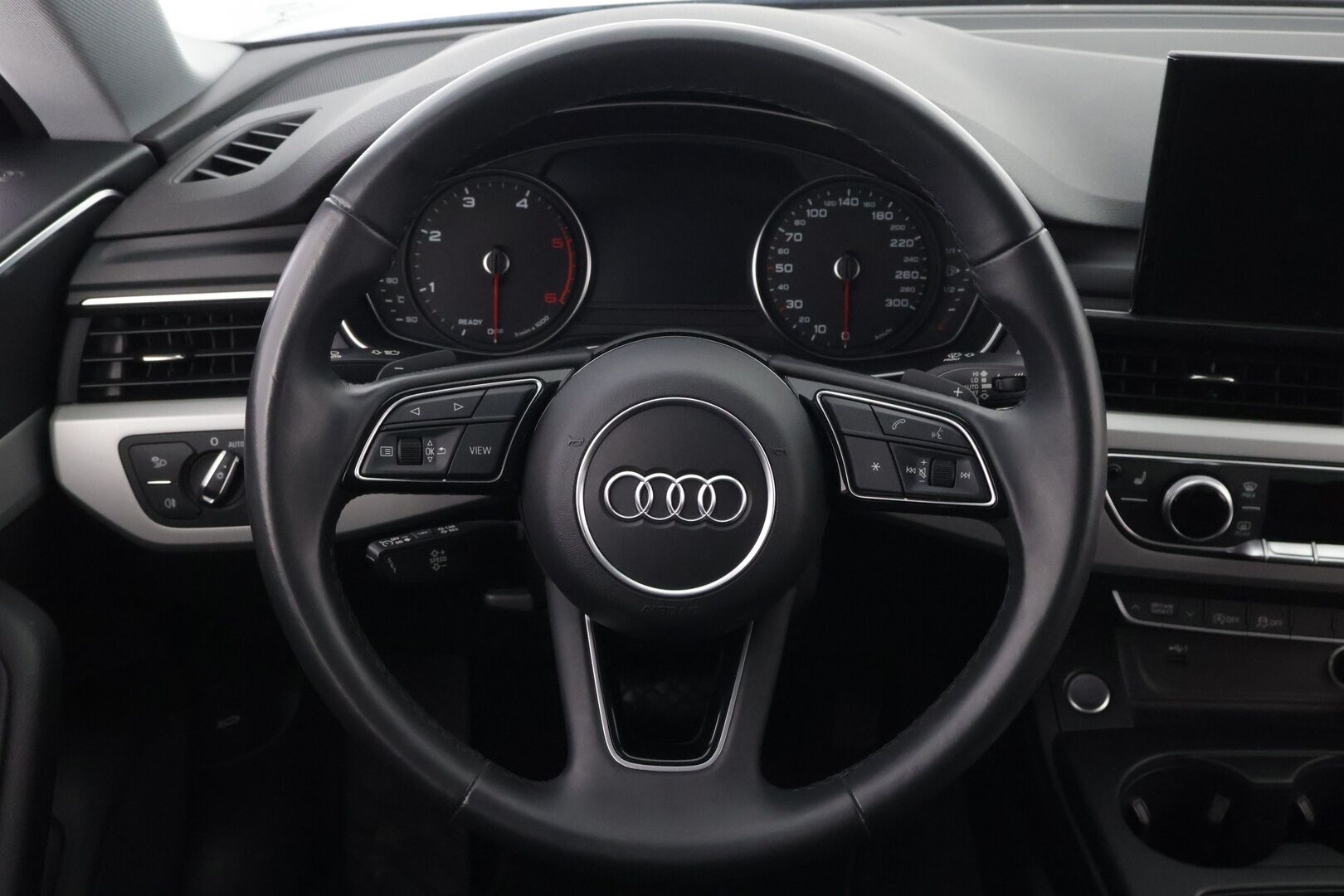 Audi A5 2022 Sportback Business Advanced 30 TDI S tronic * Webasto / Peruutuskamera / Matrix LED / Vetokoukku / Sporttipenkit * - Kahdet renkaat aluvanteilla / Juuri huollettu - HULLUT AVAJAISHULINAT KORKOTARJOUS 3,29 %