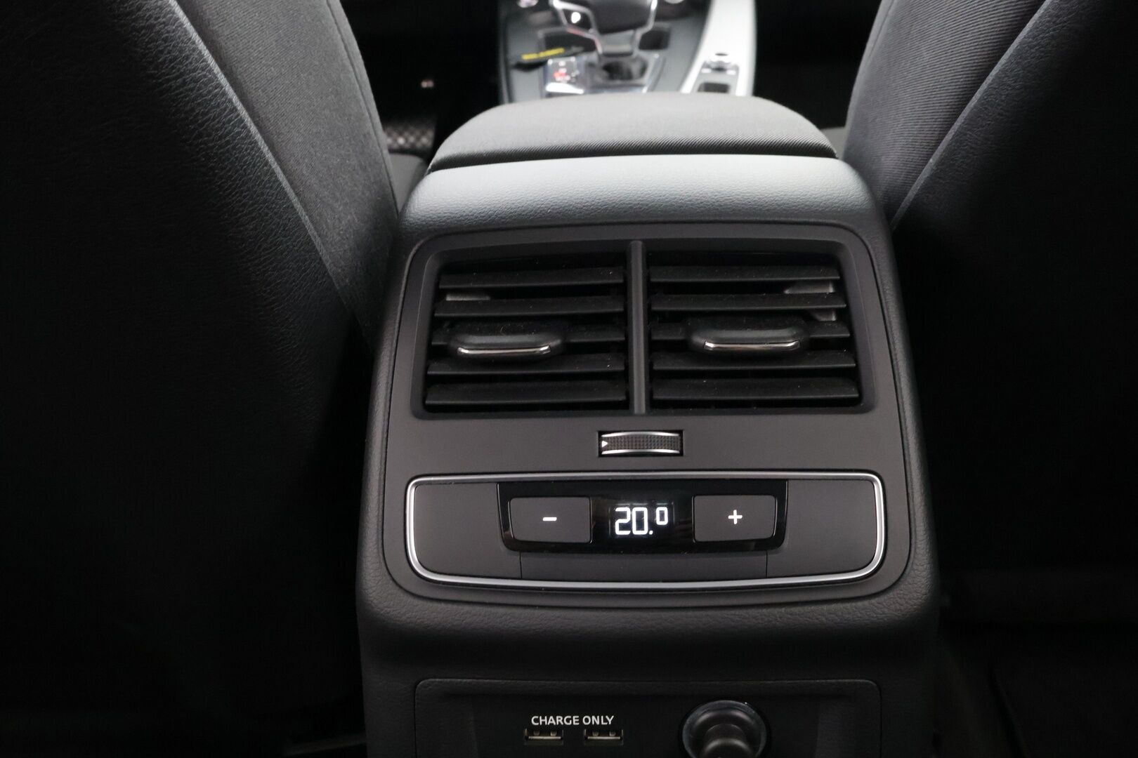 Audi A5 2022 Sportback Business Advanced 30 TDI S tronic * Webasto / Peruutuskamera / Matrix LED / Vetokoukku / Sporttipenkit * - Kahdet renkaat aluvanteilla / Juuri huollettu - HULLUT AVAJAISHULINAT KORKOTARJOUS 3,29 %