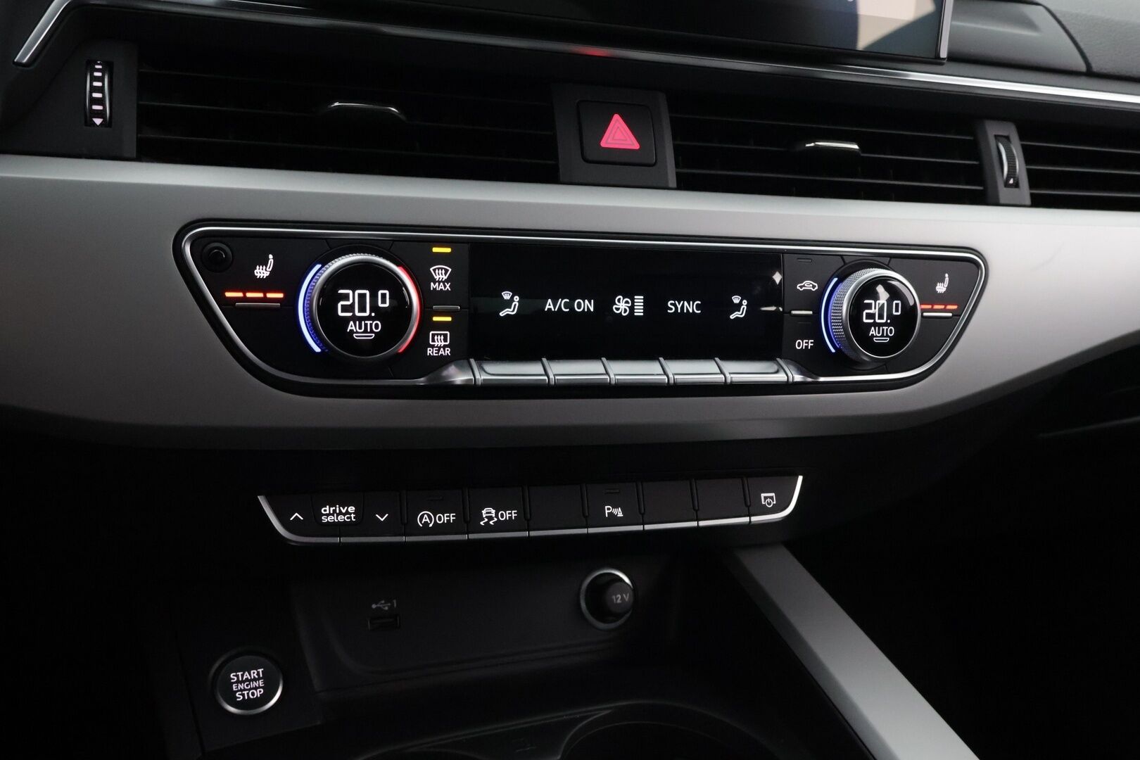 Audi A5 2022 Sportback Business Advanced 30 TDI S tronic * Webasto / Peruutuskamera / Matrix LED / Vetokoukku / Sporttipenkit * - Kahdet renkaat aluvanteilla / Juuri huollettu - HULLUT AVAJAISHULINAT KORKOTARJOUS 3,29 %