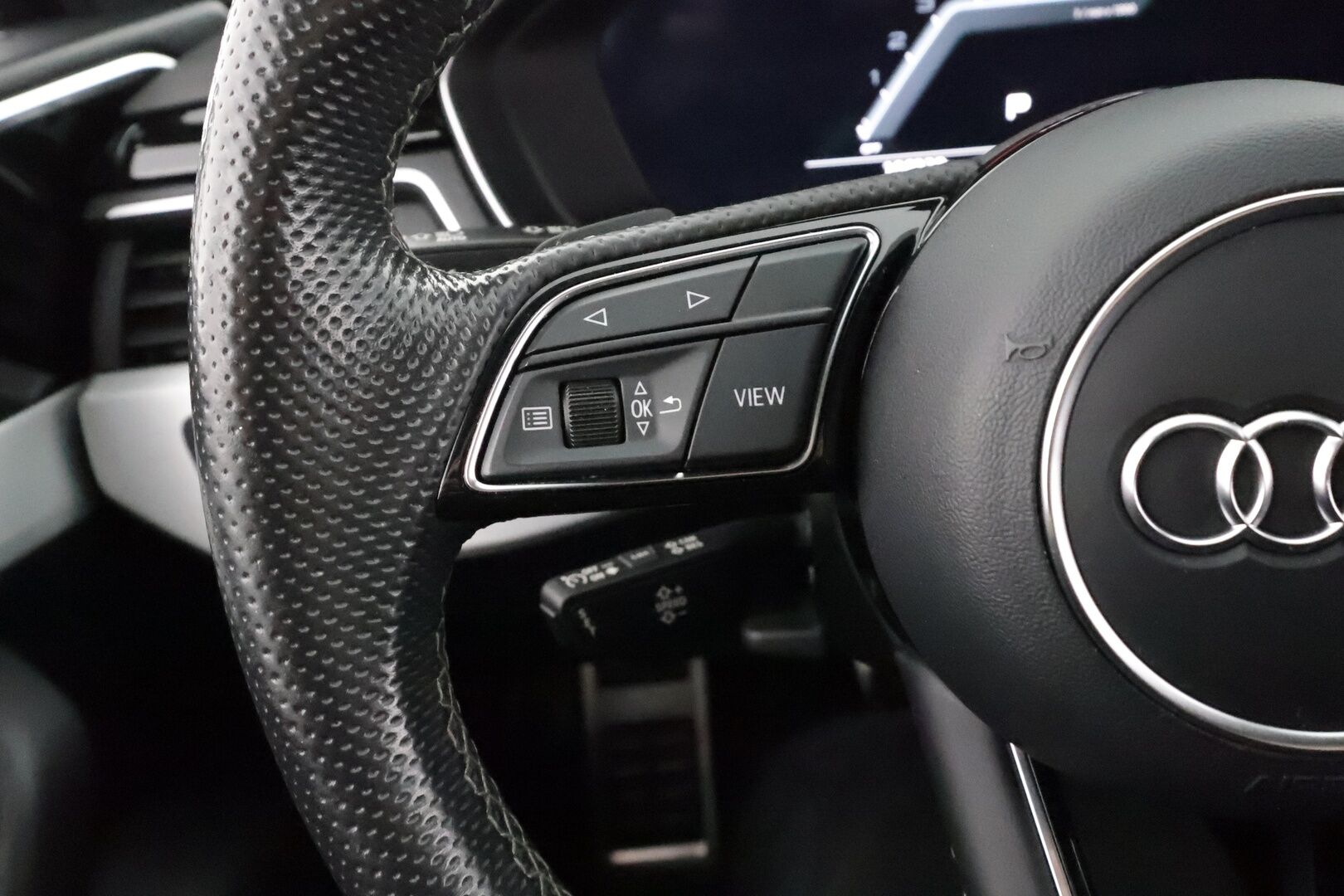 Audi A5 2022 Sportback Business Advanced 35 TFSI MHEV S tronic* Facelift / Matrix LED / Koukku / Webasto / P.kamera / Sporttipenkit - 1.Om Suomi auto / 2x renkaat alumiini vanteilla - HULLU BLACKWEEK KORKOTARJOUS 2,49%