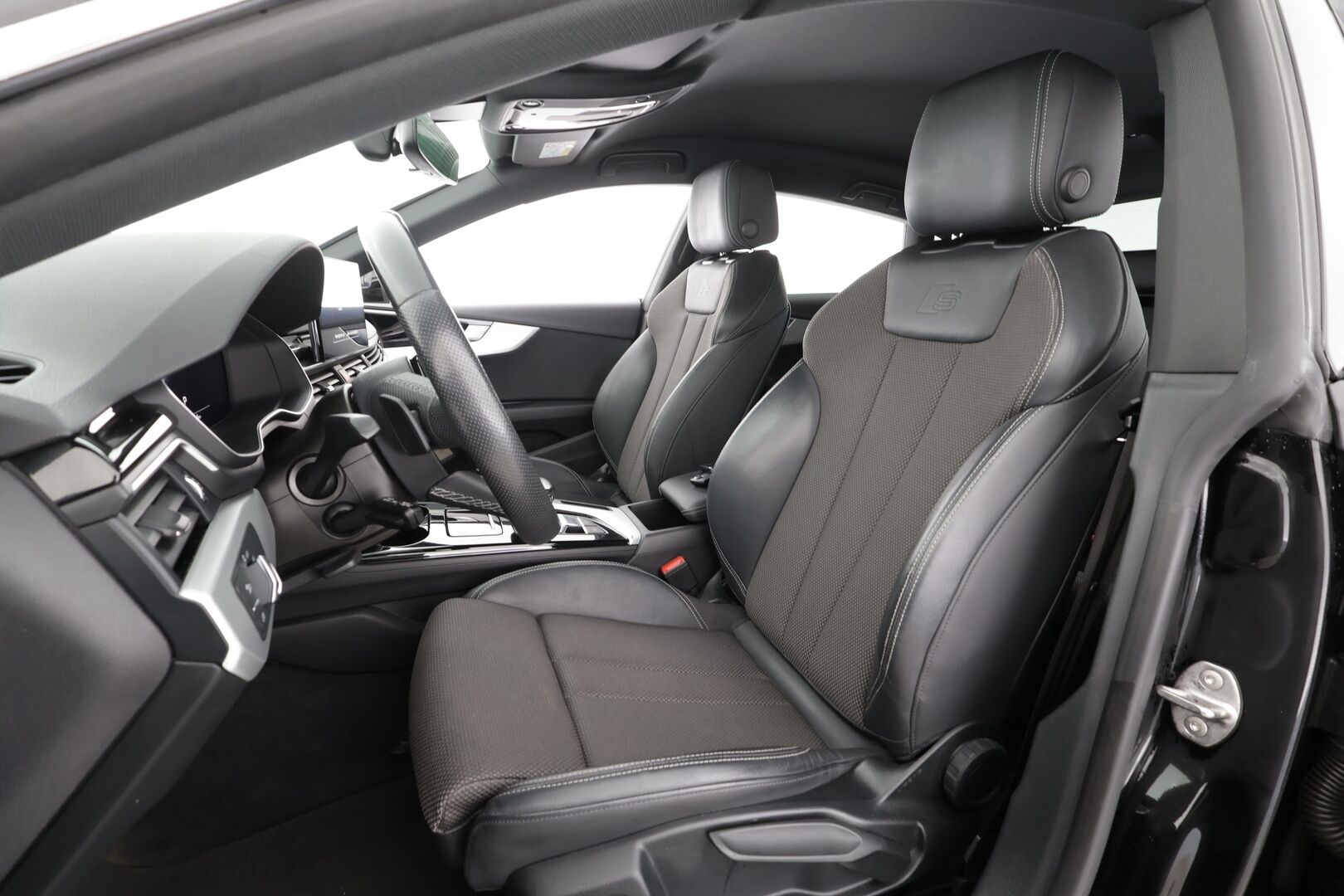 Audi A5 2022 Sportback Business Advanced 35 TFSI MHEV S tronic* Facelift / Matrix LED / Koukku / Webasto / P.kamera / Sporttipenkit - 1.Om Suomi auto / 2x renkaat alumiini vanteilla - HULLU BLACKWEEK KORKOTARJOUS 2,49%