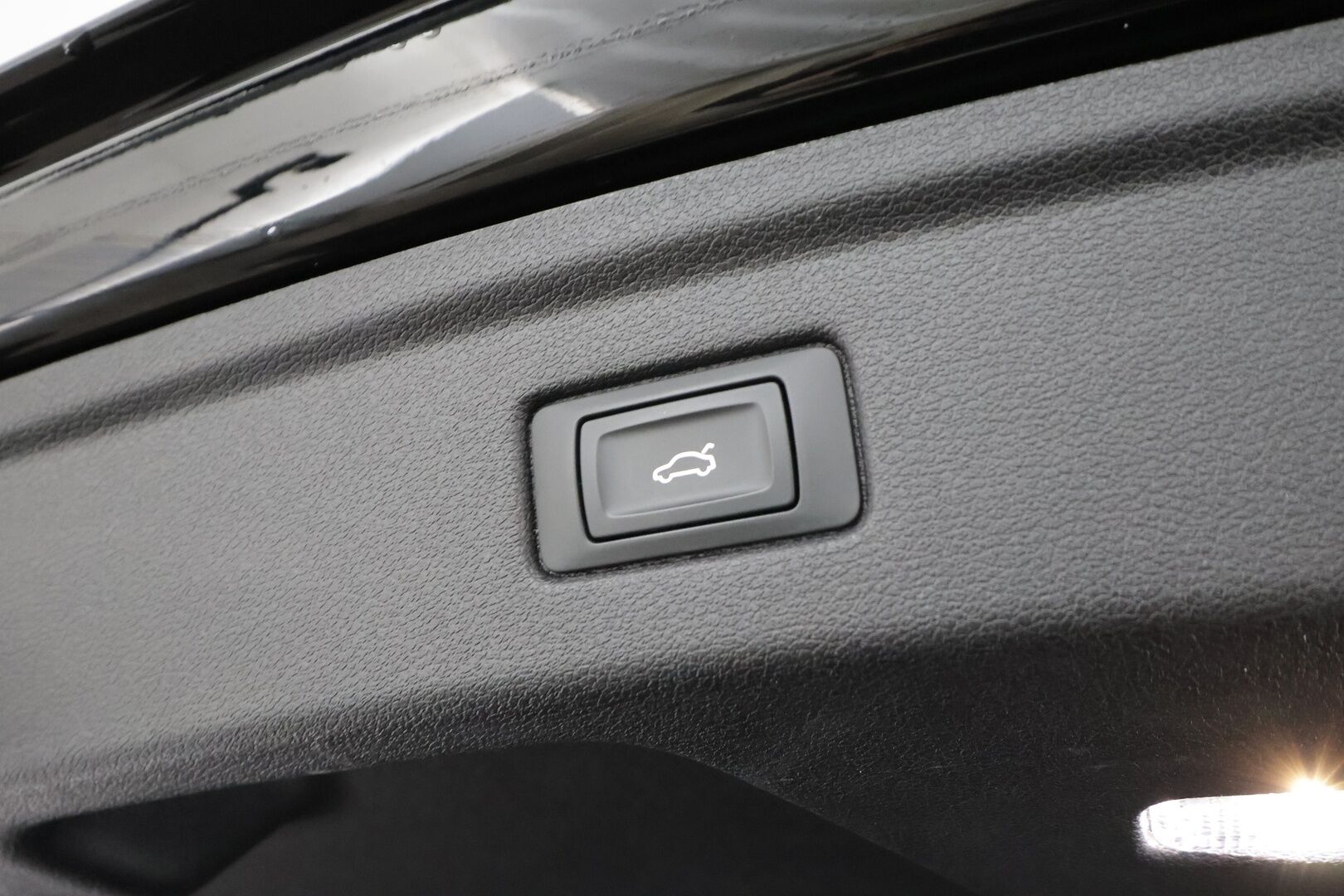 Audi A5 2022 Sportback Business Advanced 35 TFSI MHEV S tronic* Facelift / Matrix LED / Koukku / Webasto / P.kamera / Sporttipenkit - 1.Om Suomi auto / 2x renkaat alumiini vanteilla - HULLU BLACKWEEK KORKOTARJOUS 2,49%