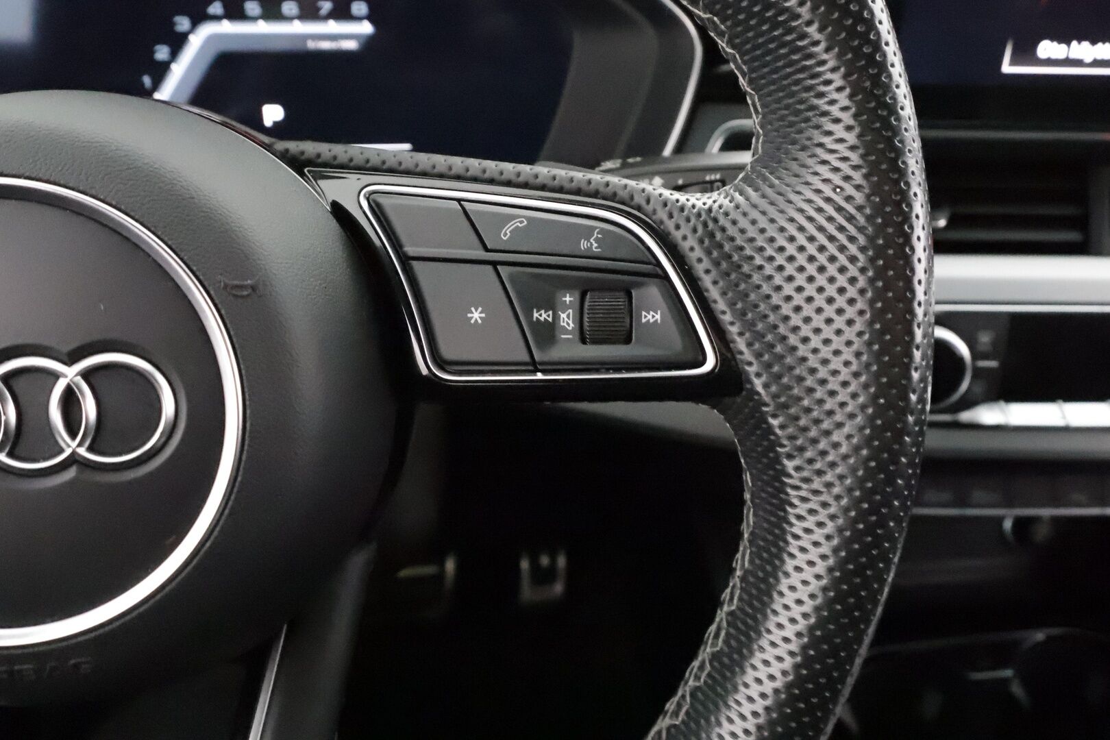 Audi A5 2022 Sportback Business Advanced 35 TFSI MHEV S tronic* Facelift / Matrix LED / Koukku / Webasto / P.kamera / Sporttipenkit - 1.Om Suomi auto / 2x renkaat alumiini vanteilla - HULLU BLACKWEEK KORKOTARJOUS 2,49%