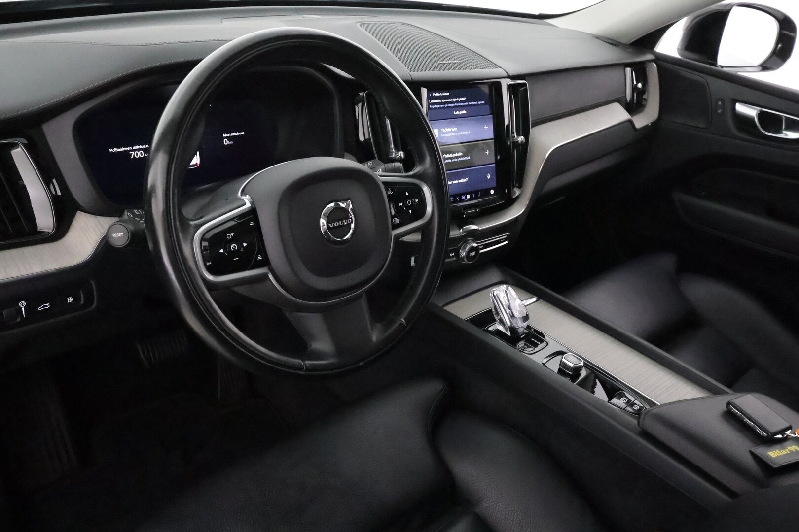 Volvo XC60 2022 T6 TwE AWD Business Inscription aut **Panorama / Koukku / Adapt.Vakkari / P.kamera / Sporttipenkki Muistilla** - 3,99 % KORKOTARJOUS TÄHÄN AUTOON - 31.5. ASTI! - 1.Om Suomi-auto / Harman/Kardon / LED-valot / Google Maps / Kaistavahti / KeylessGO / 2x Renkaat