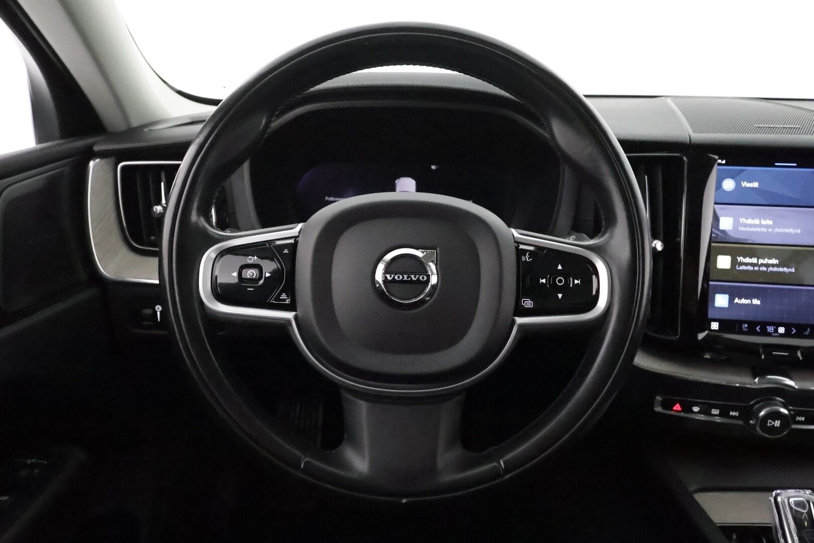 Volvo XC60 2022 T6 TwE AWD Business Inscription aut **Panorama / Koukku / Adapt.Vakkari / P.kamera / Sporttipenkki Muistilla** - 3,99 % KORKOTARJOUS TÄHÄN AUTOON - 31.5. ASTI! - 1.Om Suomi-auto / Harman/Kardon / LED-valot / Google Maps / Kaistavahti / KeylessGO / 2x Renkaat