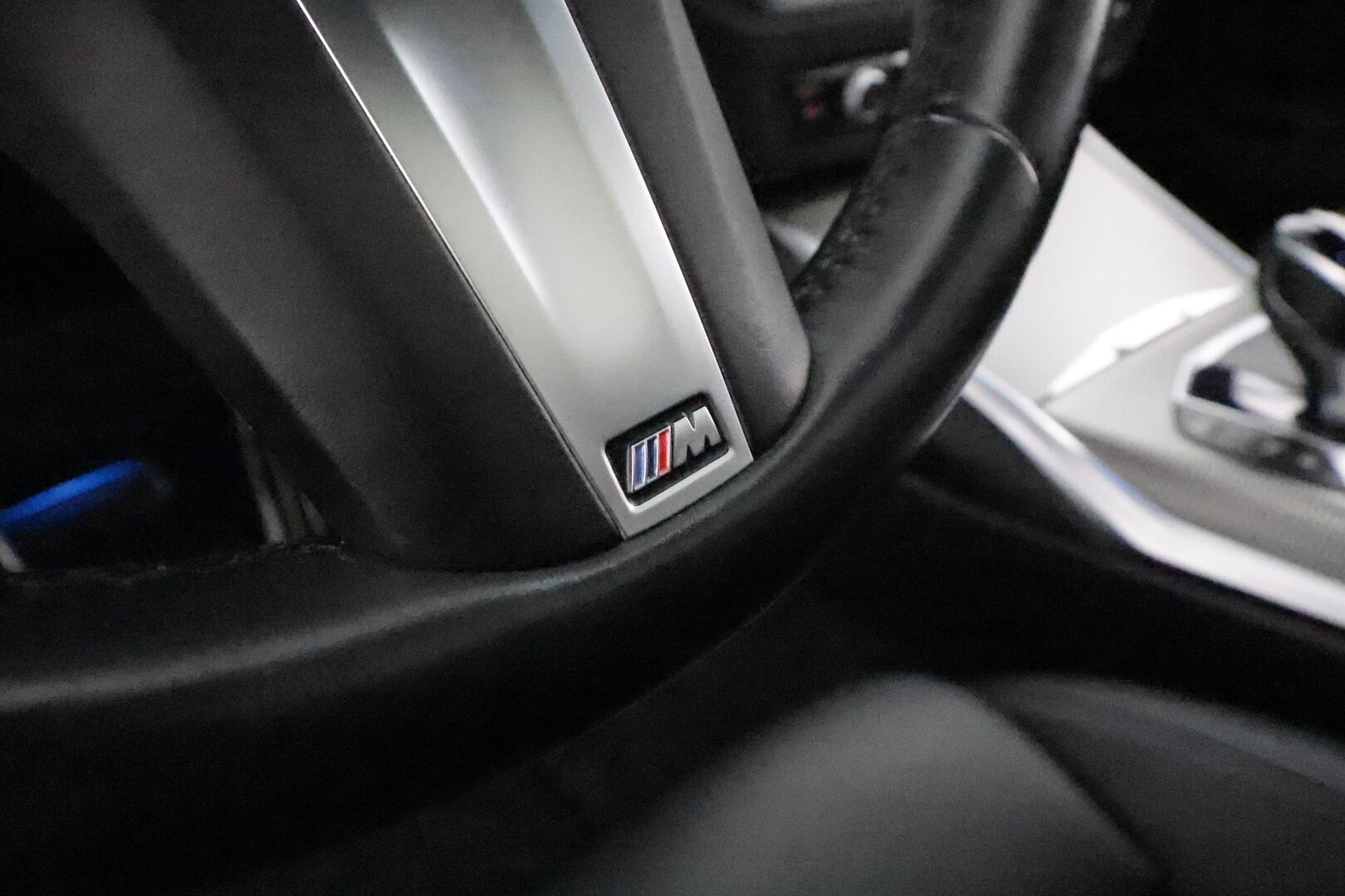 BMW 330 2022 G20 Sedan 330e A Charged Edition M Sport **ACC / Lasikattoluukku / Hifi / LED / Navi / P.tutkat / Sporttipenkit** - 1.Om Suomi-auto / Kahdet renkaat aluvanteilla / Merkkihuollettu