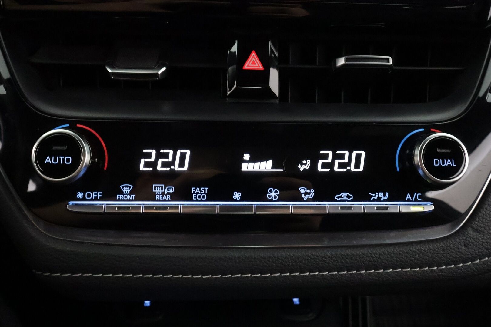 Toyota Corolla 2021 Touring Sports 1,8 Hybrid Active Edition - | ACC | Webasto | Koukku | P.kamera | Navi | Apple & Android | Keyless | LED | LTA | Lämm. ratti | Sähk. takaluukku | Merkkihuollot | 2x renkaat aluin |