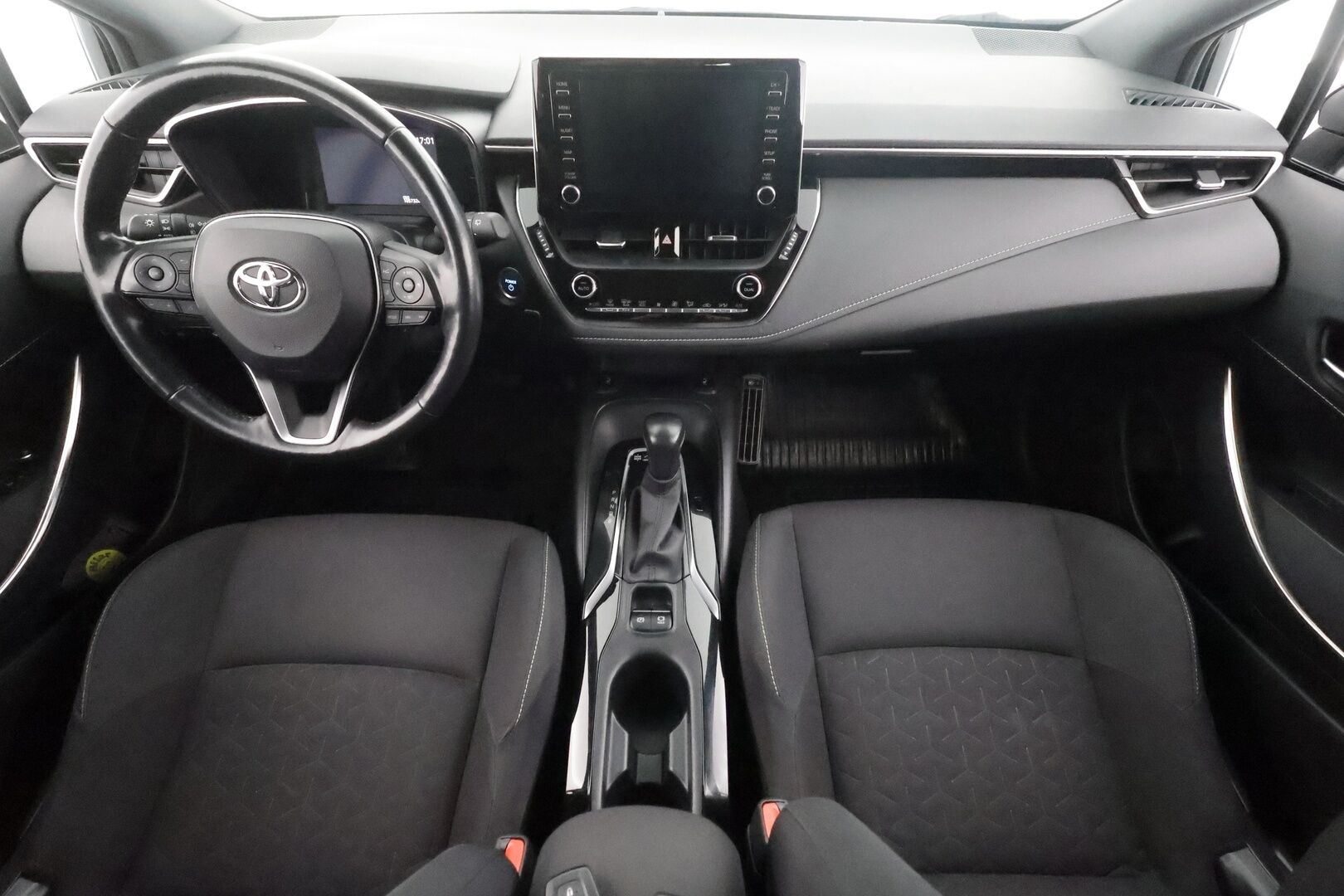 Toyota Corolla 2021 Touring Sports 1,8 Hybrid Active Edition - | ACC | Webasto | Koukku | P.kamera | Navi | Apple & Android | Keyless | LED | LTA | Lämm. ratti | Sähk. takaluukku | Merkkihuollot | 2x renkaat aluin |
