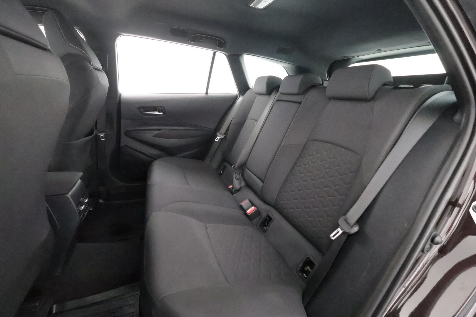 Toyota Corolla 2021 Touring Sports 1,8 Hybrid Active Edition - | ACC | Webasto | Koukku | P.kamera | Navi | Apple & Android | Keyless | LED | LTA | Lämm. ratti | Sähk. takaluukku | Merkkihuollot | 2x renkaat aluin |