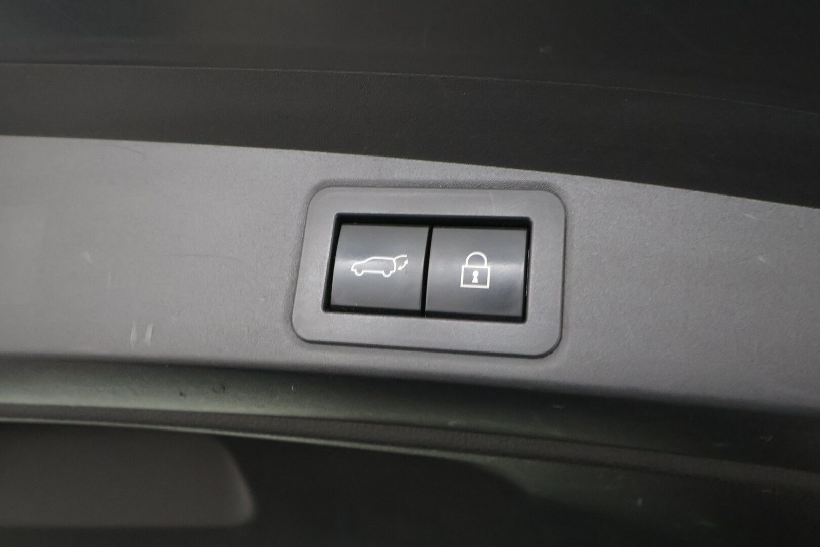 Toyota Corolla 2021 Touring Sports 1,8 Hybrid Active Edition - | ACC | Webasto | Koukku | P.kamera | Navi | Apple & Android | Keyless | LED | LTA | Lämm. ratti | Sähk. takaluukku | Merkkihuollot | 2x renkaat aluin |