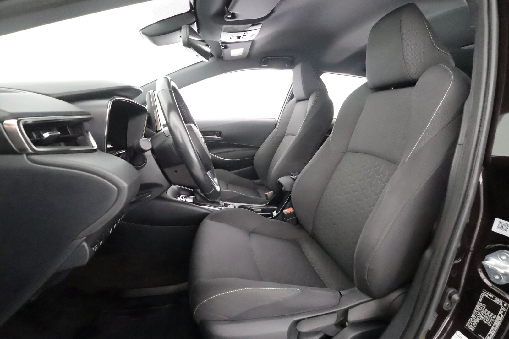 Toyota Corolla 2021 Touring Sports 1,8 Hybrid Active Edition - | ACC | Webasto | Koukku | P.kamera | Navi | Apple & Android | Keyless | LED | LTA | Lämm. ratti | Sähk. takaluukku | Merkkihuollot | 2x renkaat aluin |