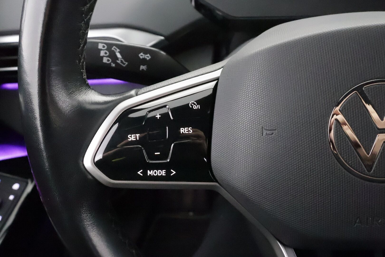 Volkswagen ID.4 2021 Pro Performance 1ST 150 kW, akku 77 kWh - | ACC | ILP | Koukku | P.Kamera | LED | Puolinahat | Digimittaristo | Apple&Android | 1.Om Suomi-auto | Kahdet Renkaat | Merkkihuollettu |