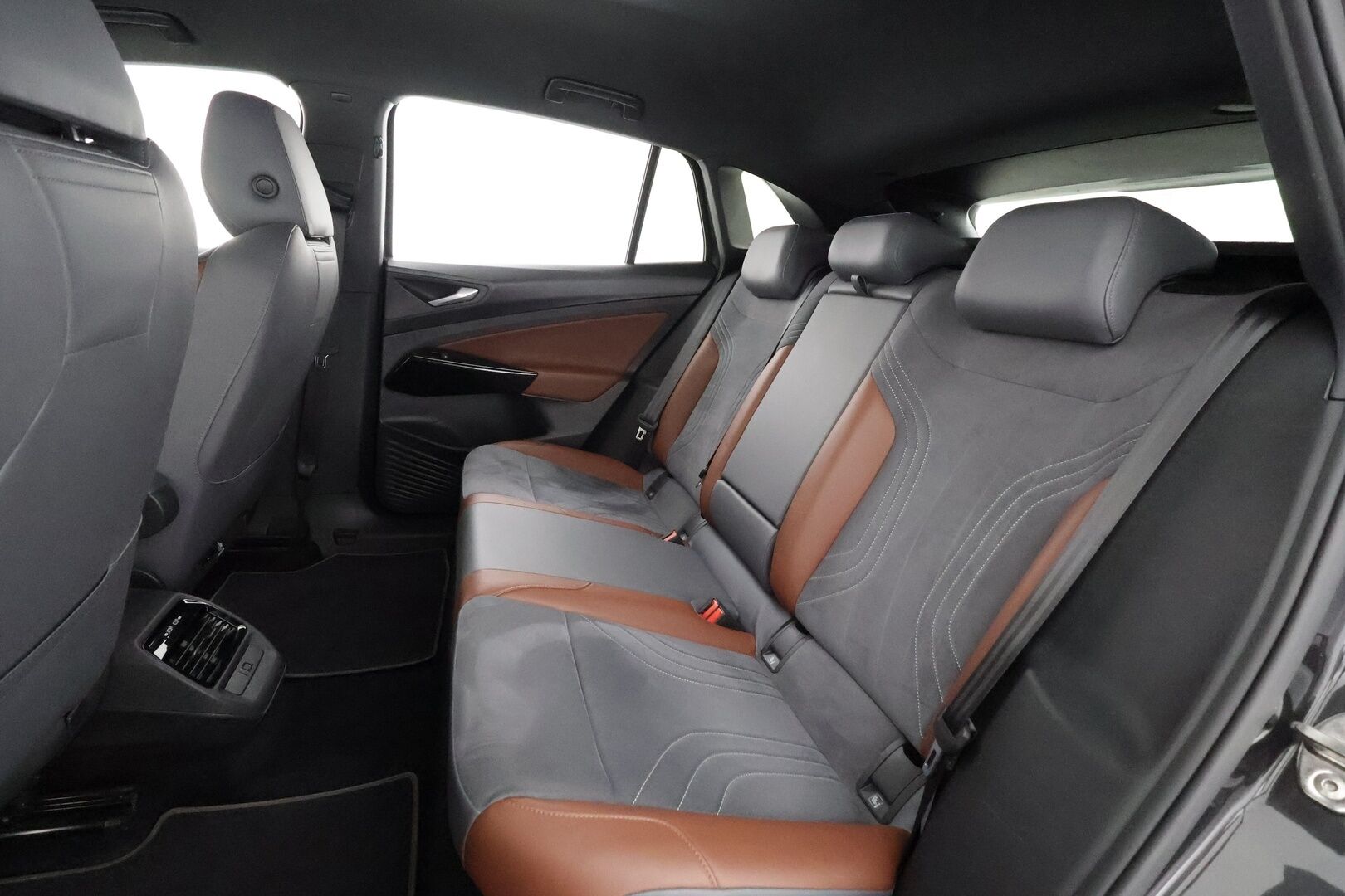 Volkswagen ID.4 2021 Pro Performance 1ST 150 kW, akku 77 kWh - | ACC | ILP | Koukku | P.Kamera | LED | Puolinahat | Digimittaristo | Apple&Android | 1.Om Suomi-auto | Kahdet Renkaat | Merkkihuollettu |