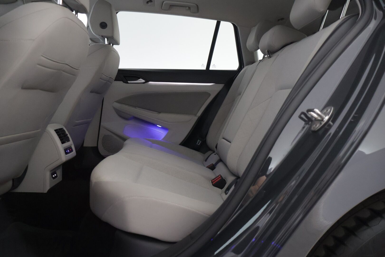Volkswagen Golf 2022 Variant 1,5 eTSI 96 kW (MHEV) DSG-automaatti - | Juuri saapunut! | ACC | Peruutuskamera | PA-lämmitin kauko-ohjauksella | Koukku | LED-ajovalot |