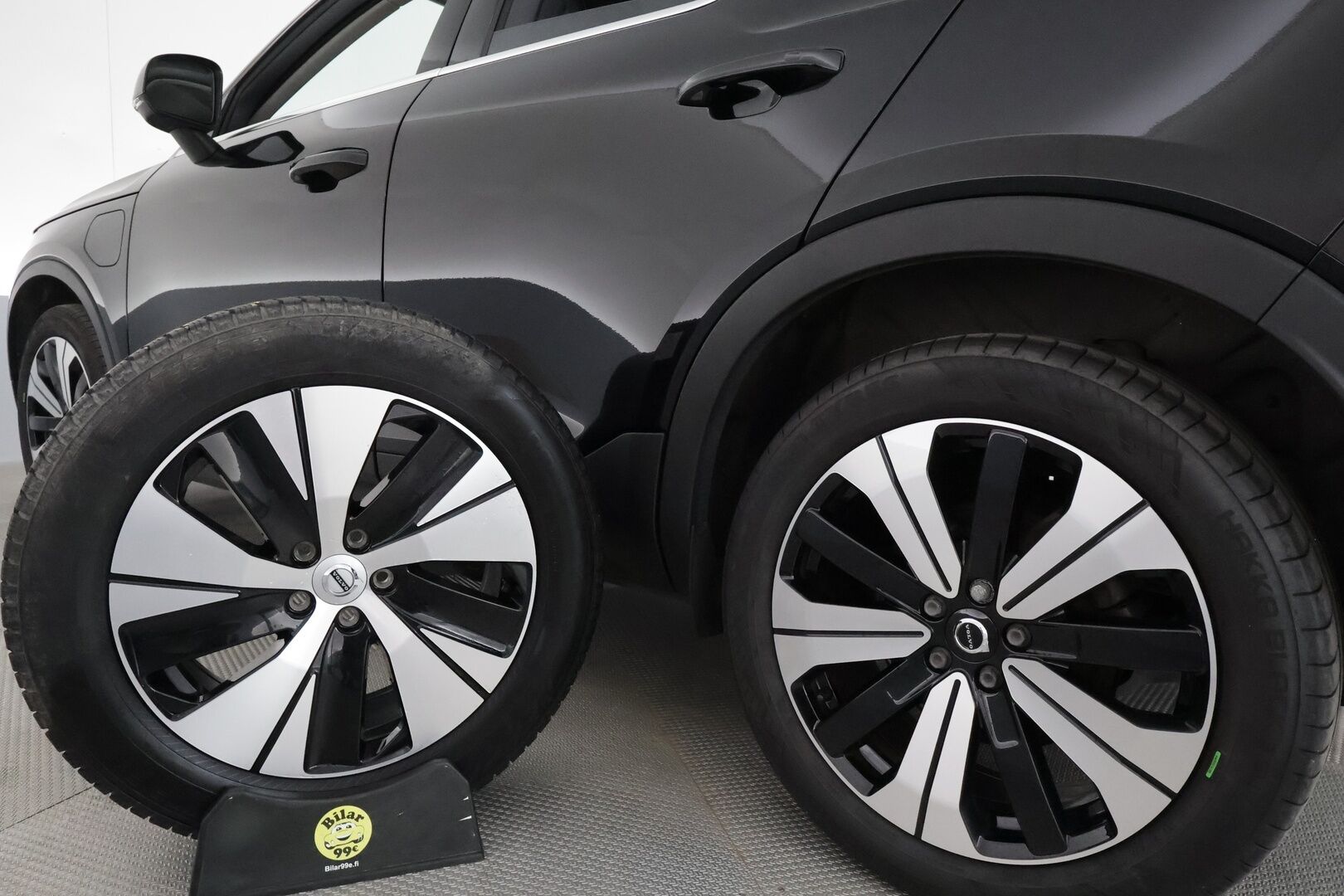 Volvo XC40 2023 T5 TwE Plus Bright aut **ACC / H&K / P.kamera / Muistipenkki / BLIS / Navi / LED / Mustat nahat** - 1.Om Suomi-auto / Kahdet renkaat aluvanteilla / Merkkihuollettu
