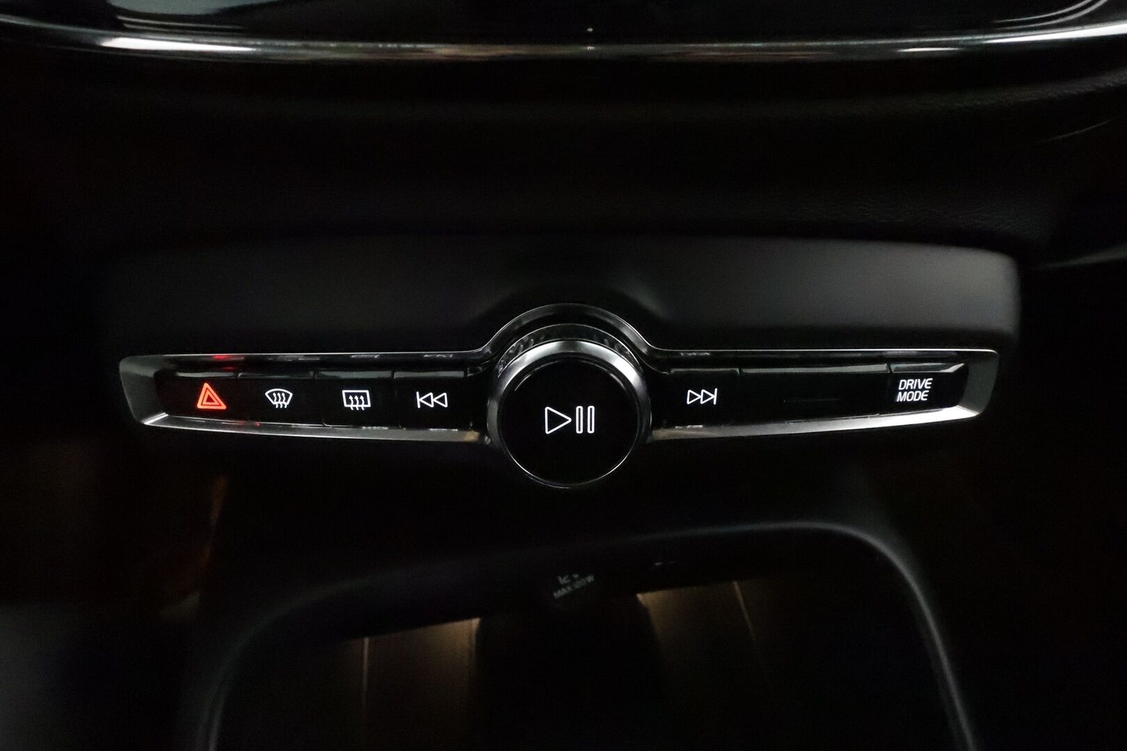 Volvo XC40 2023 T5 TwE Plus Bright aut **ACC / H&K / P.kamera / Muistipenkki / BLIS / Navi / LED / Mustat nahat** - 1.Om Suomi-auto / Kahdet renkaat aluvanteilla / Merkkihuollettu