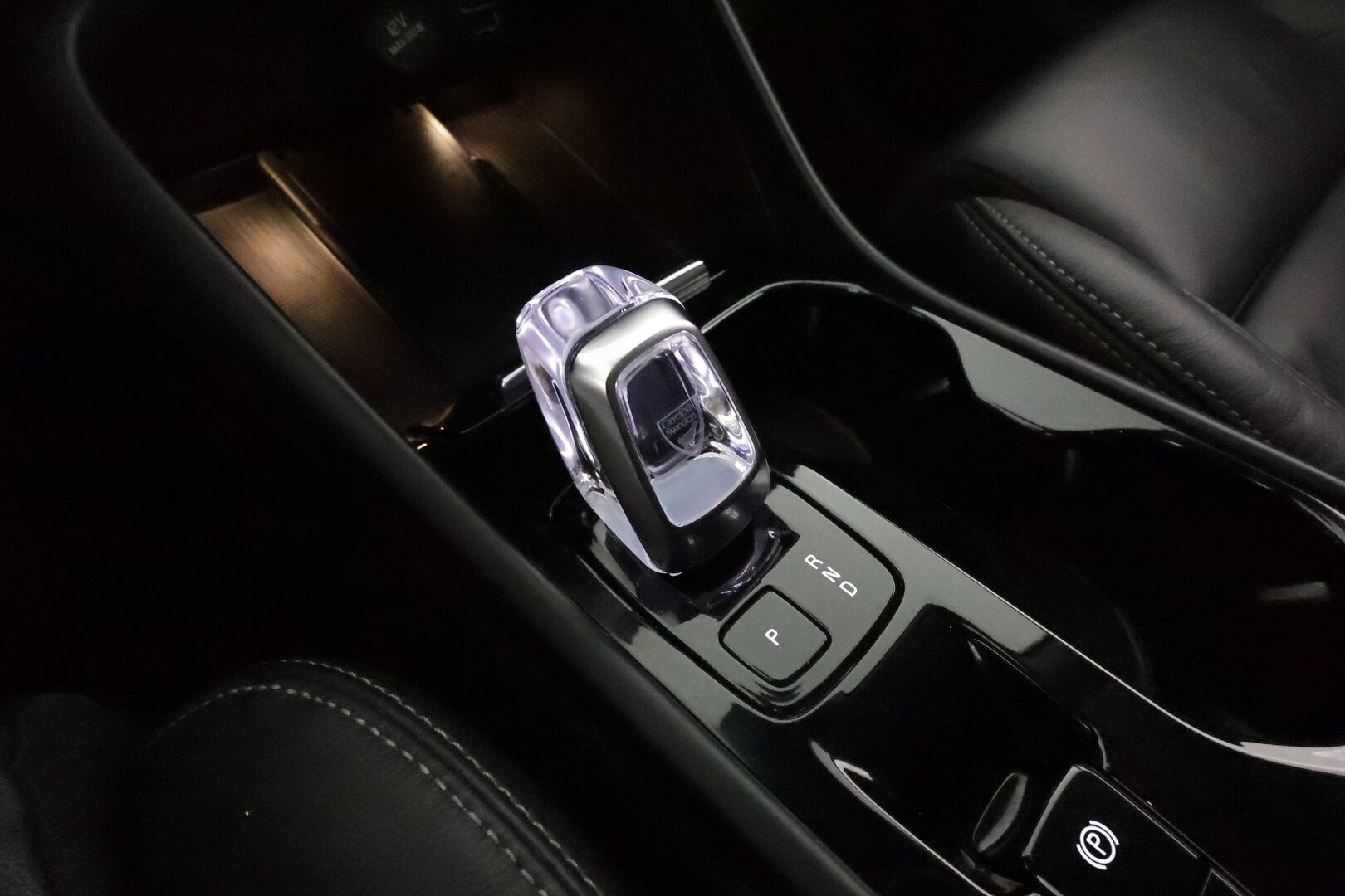 Volvo XC40 2023 T5 TwE Plus Bright aut **ACC / H&K / P.kamera / Muistipenkki / BLIS / Navi / LED / Mustat nahat** - 1.Om Suomi-auto / Kahdet renkaat aluvanteilla / Merkkihuollettu